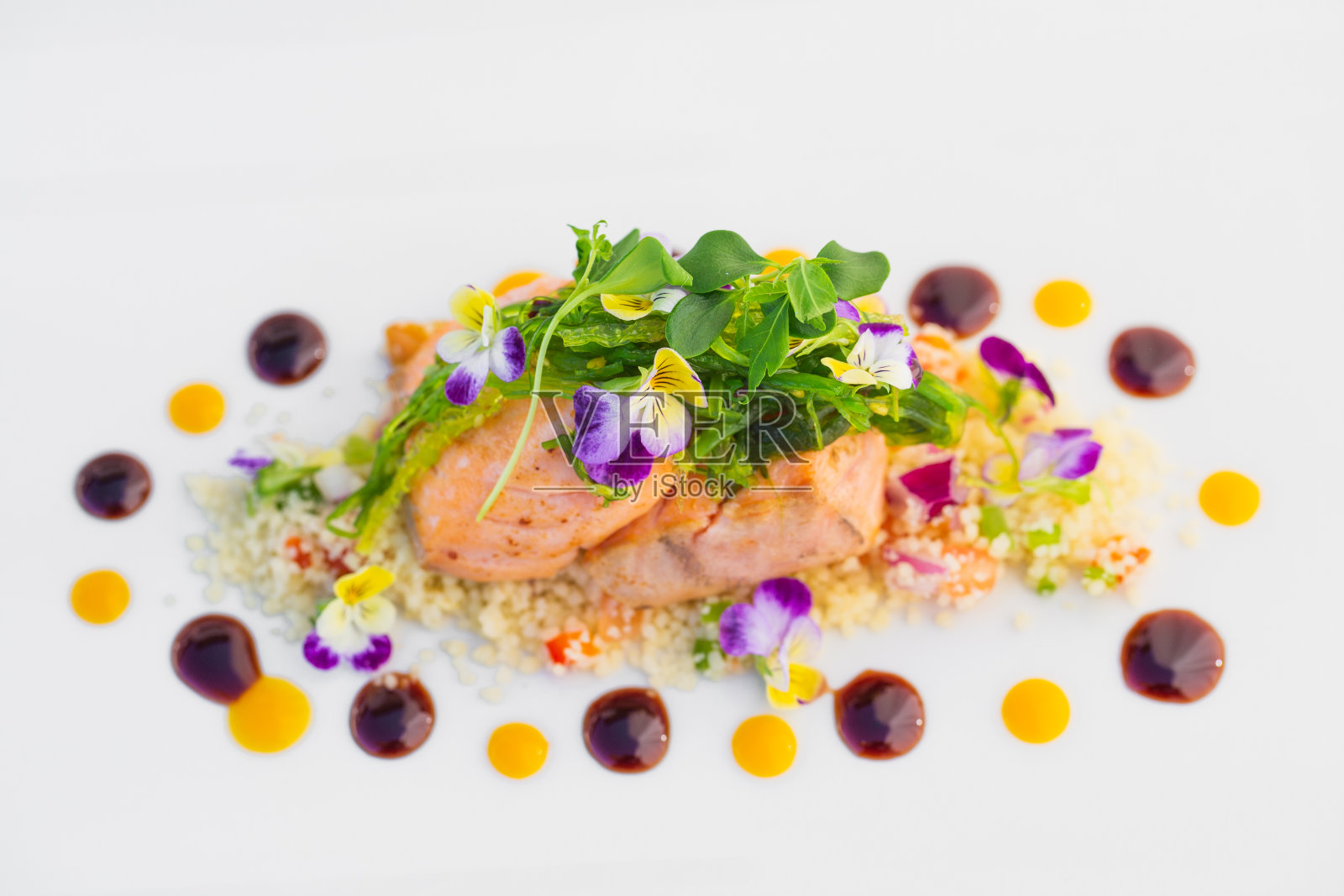 奢华美食三文鱼排照片摄影图片