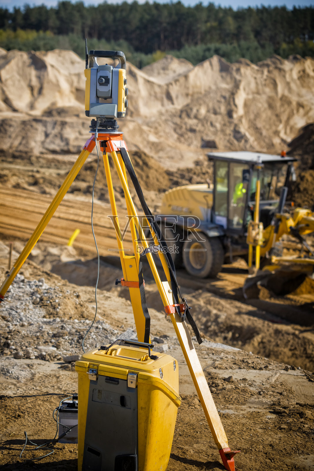 公路建筑工地上的土地测量设备照片摄影图片