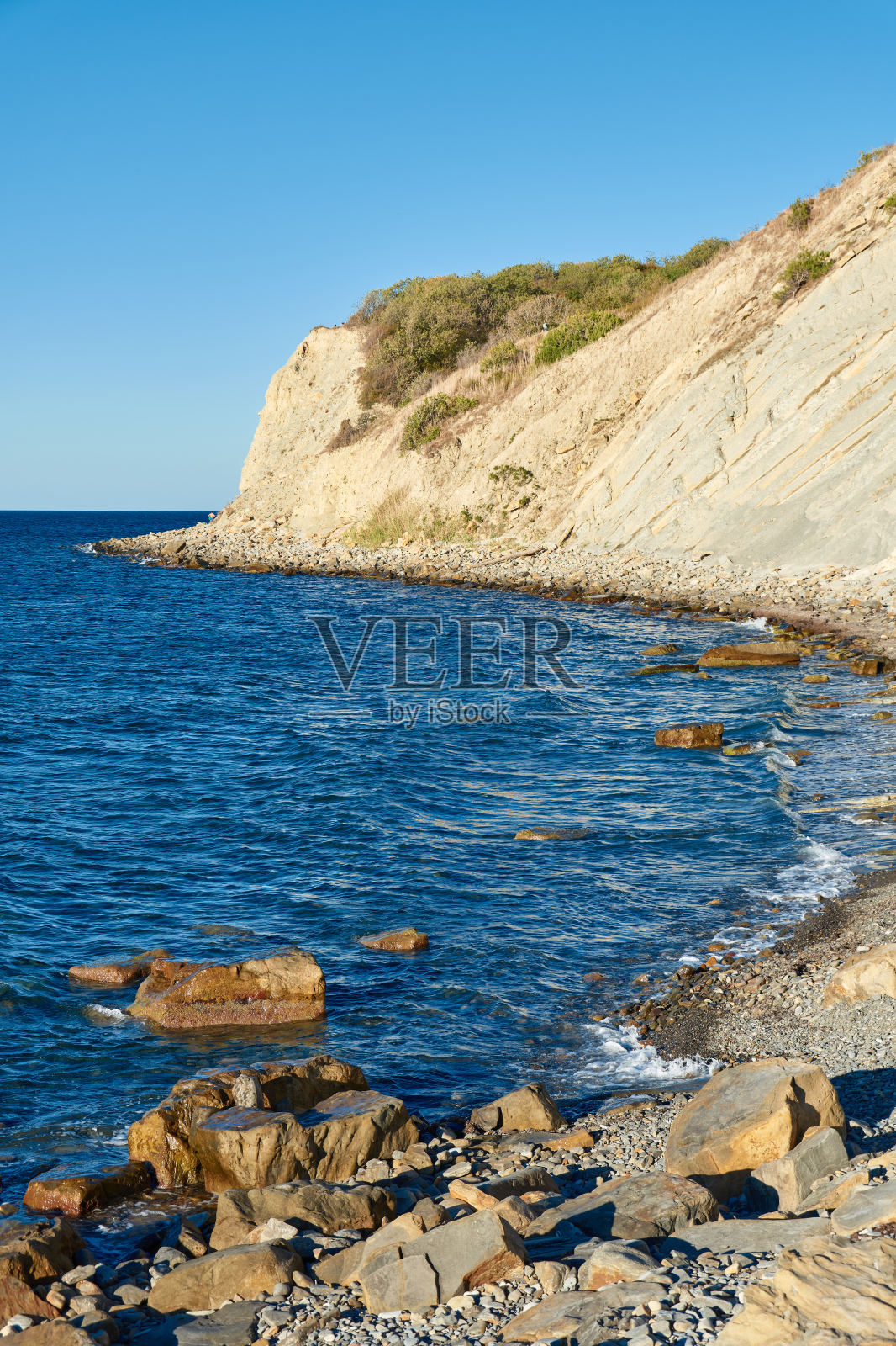 多岩石的海岸照片摄影图片