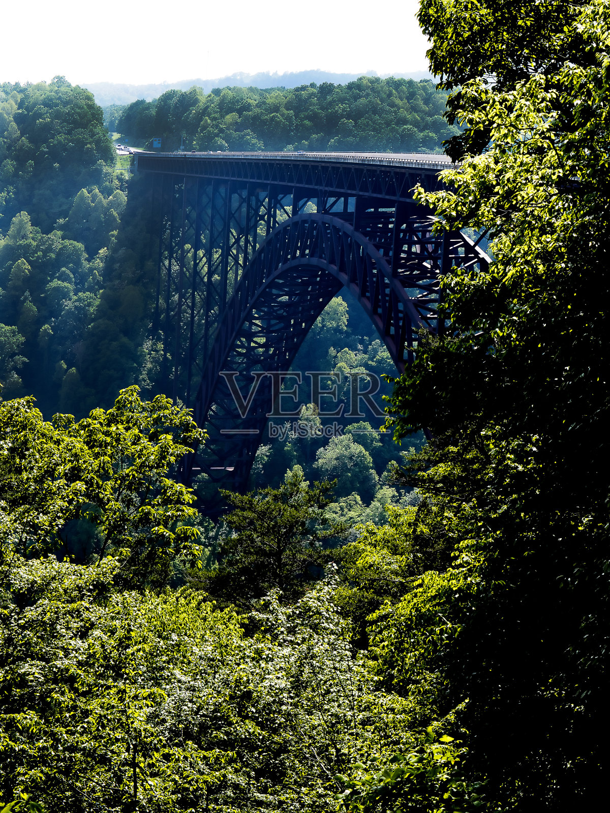 这座桥位于弗吉尼亚州的蓝岭山脉照片摄影图片