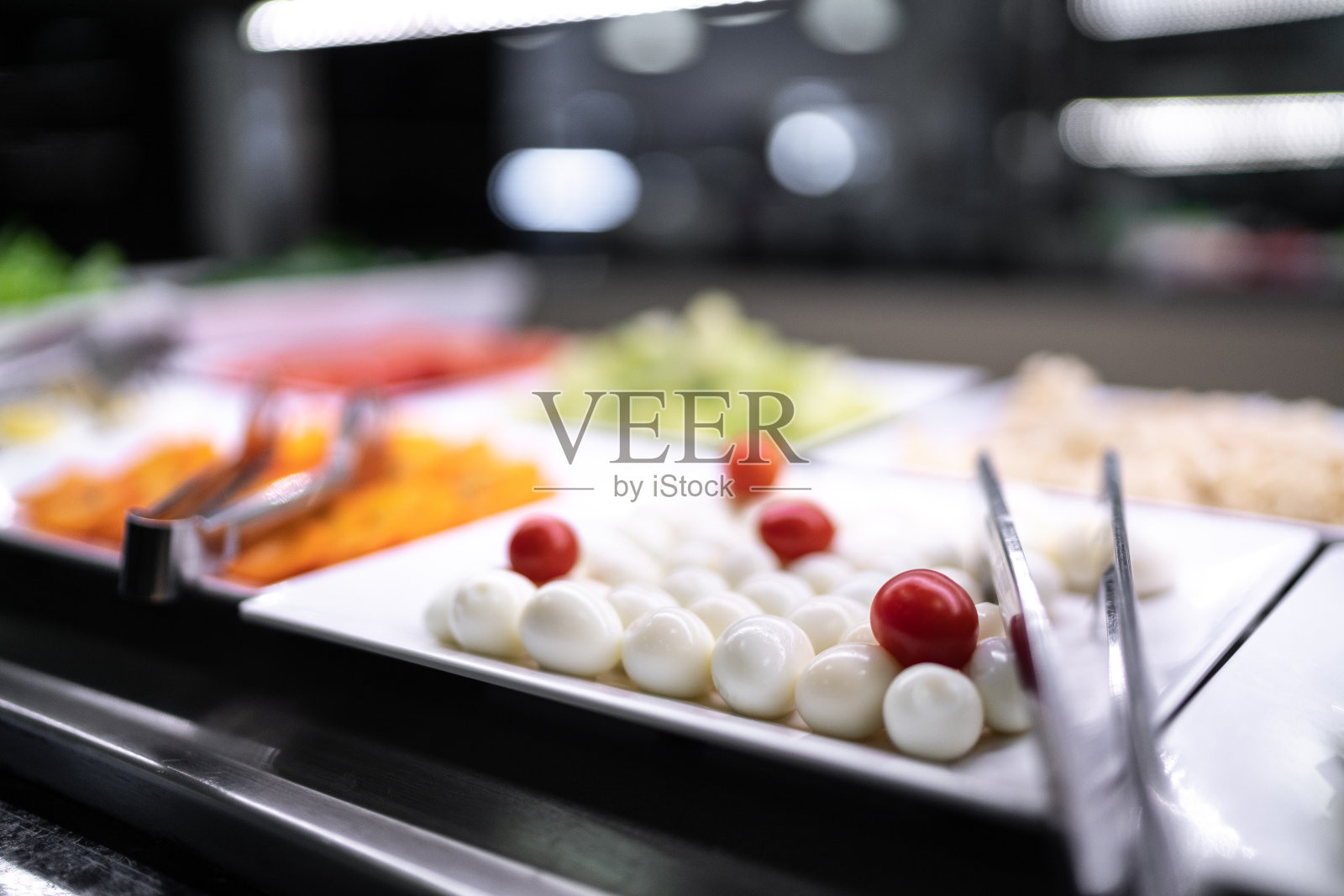 自助式餐厅提供自助沙拉照片摄影图片