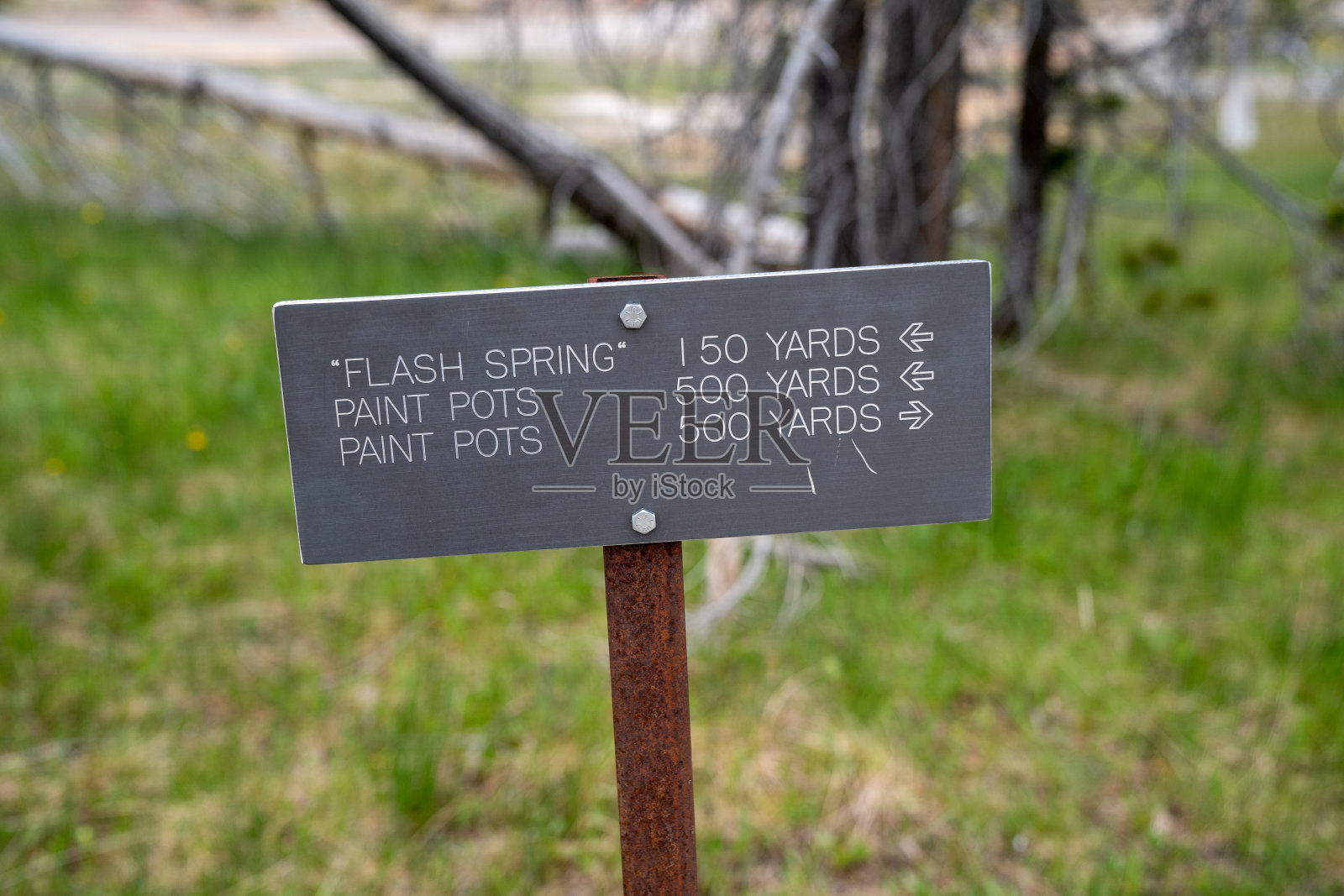 在黄石国家公园的艺术家画罐的各种热特征(闪光的春天，和油漆罐)徒步旅行的小道头信息照片摄影图片