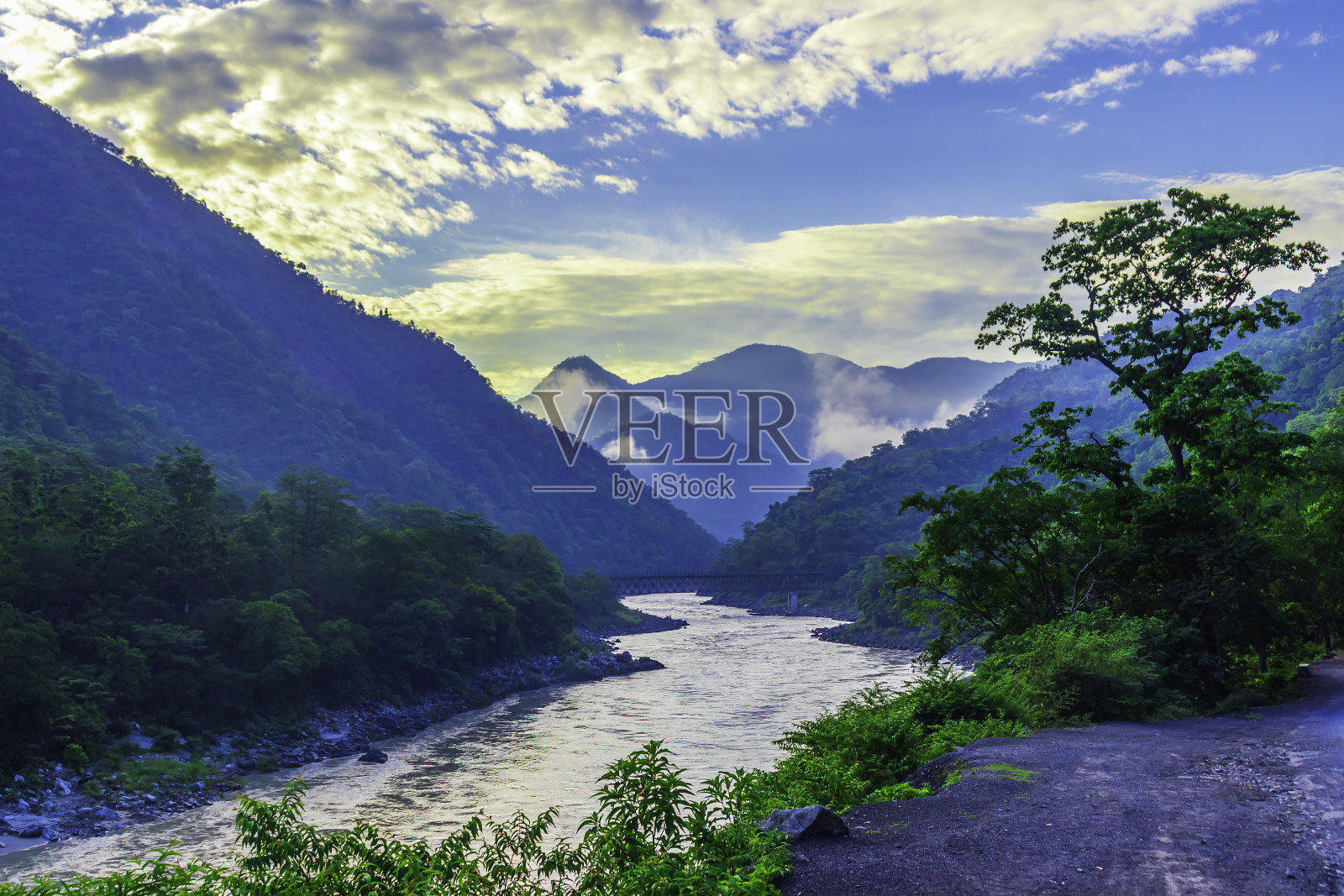 清晨的瑞诗凯诗照片摄影图片