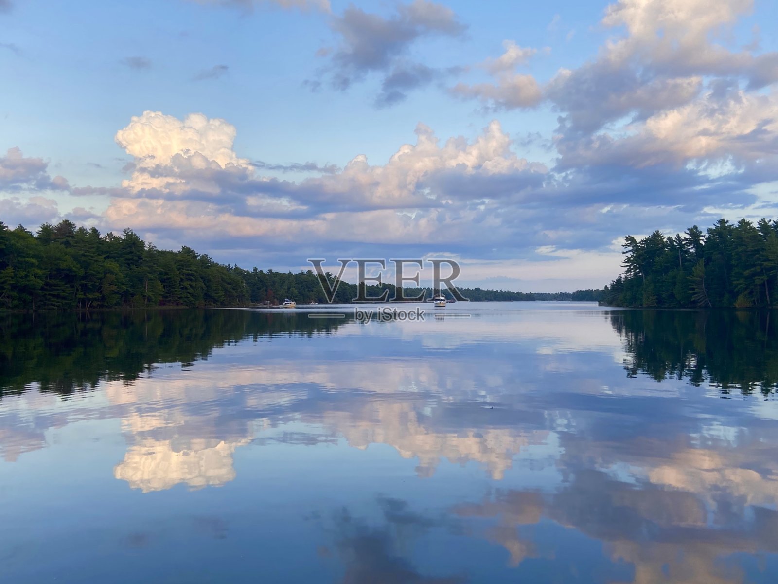 晚上反思照片摄影图片