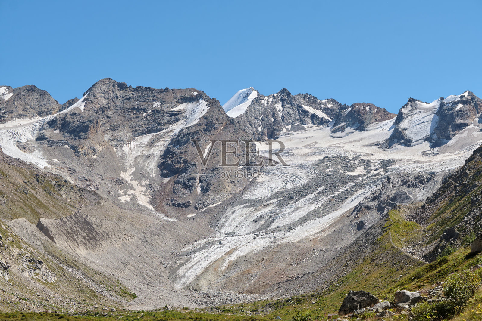 高加索山脉中的巴什卡拉峰照片摄影图片