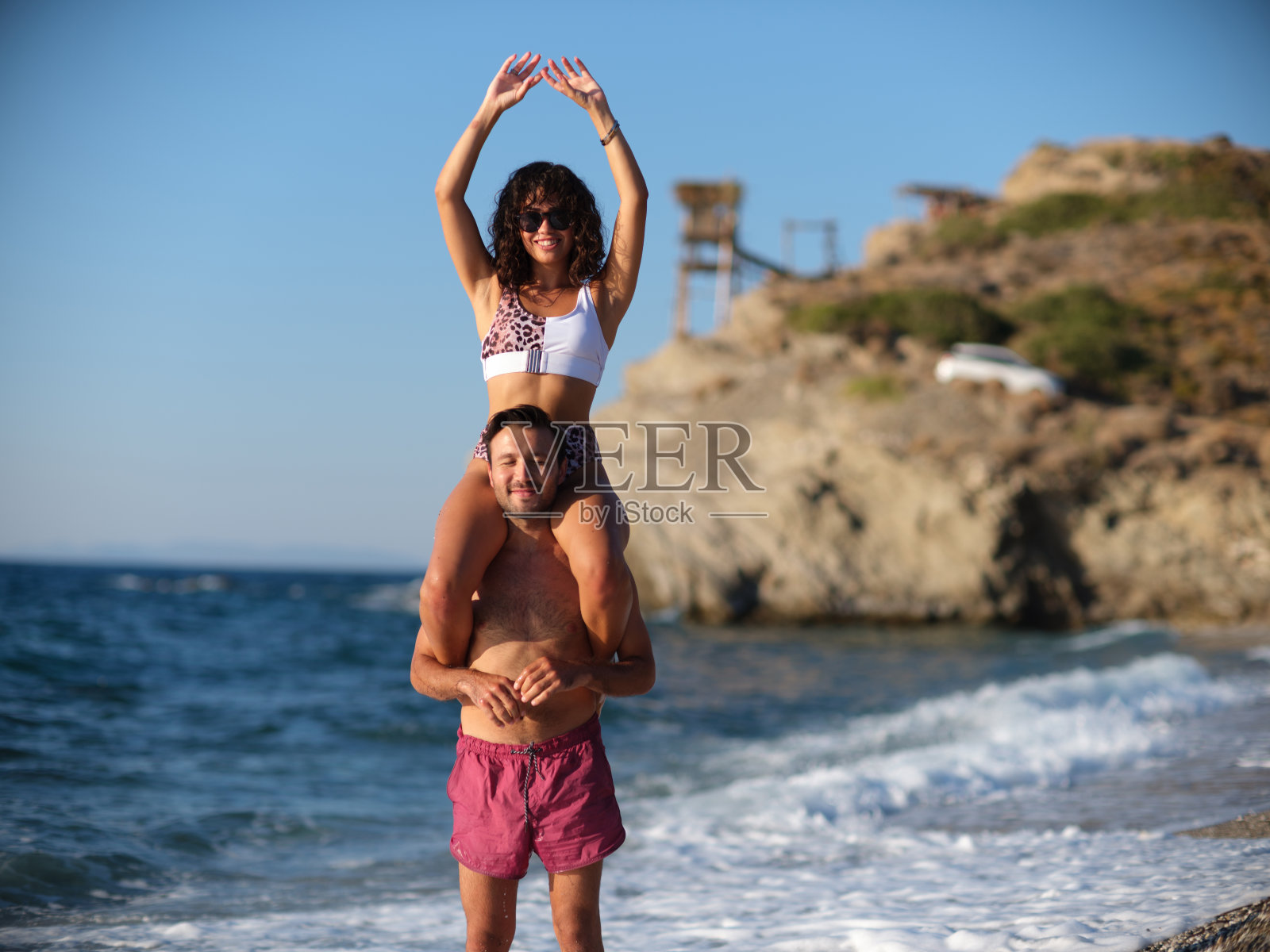 快乐的年轻夫妇照片摄影图片