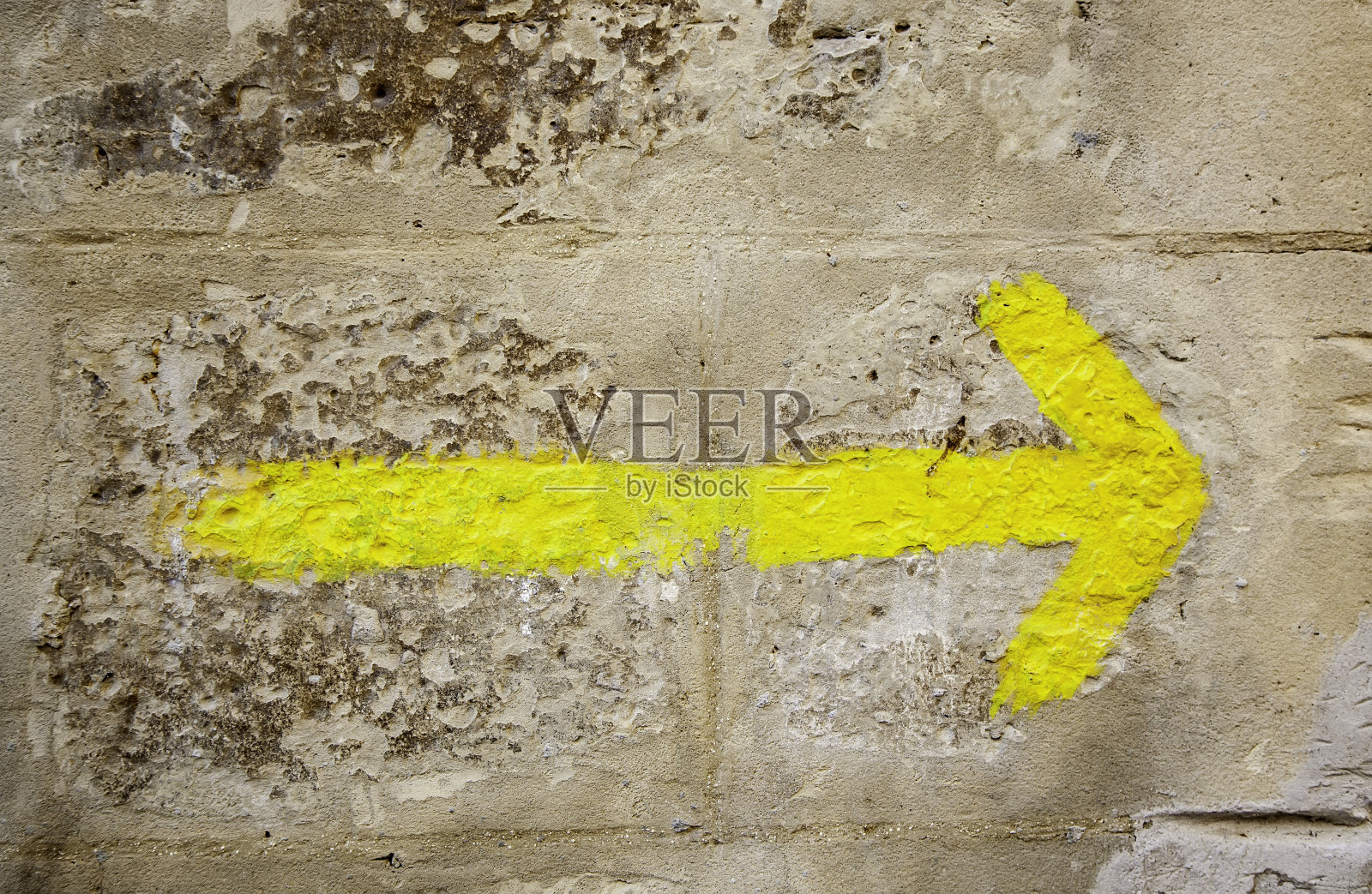 漆成黄色箭头照片摄影图片