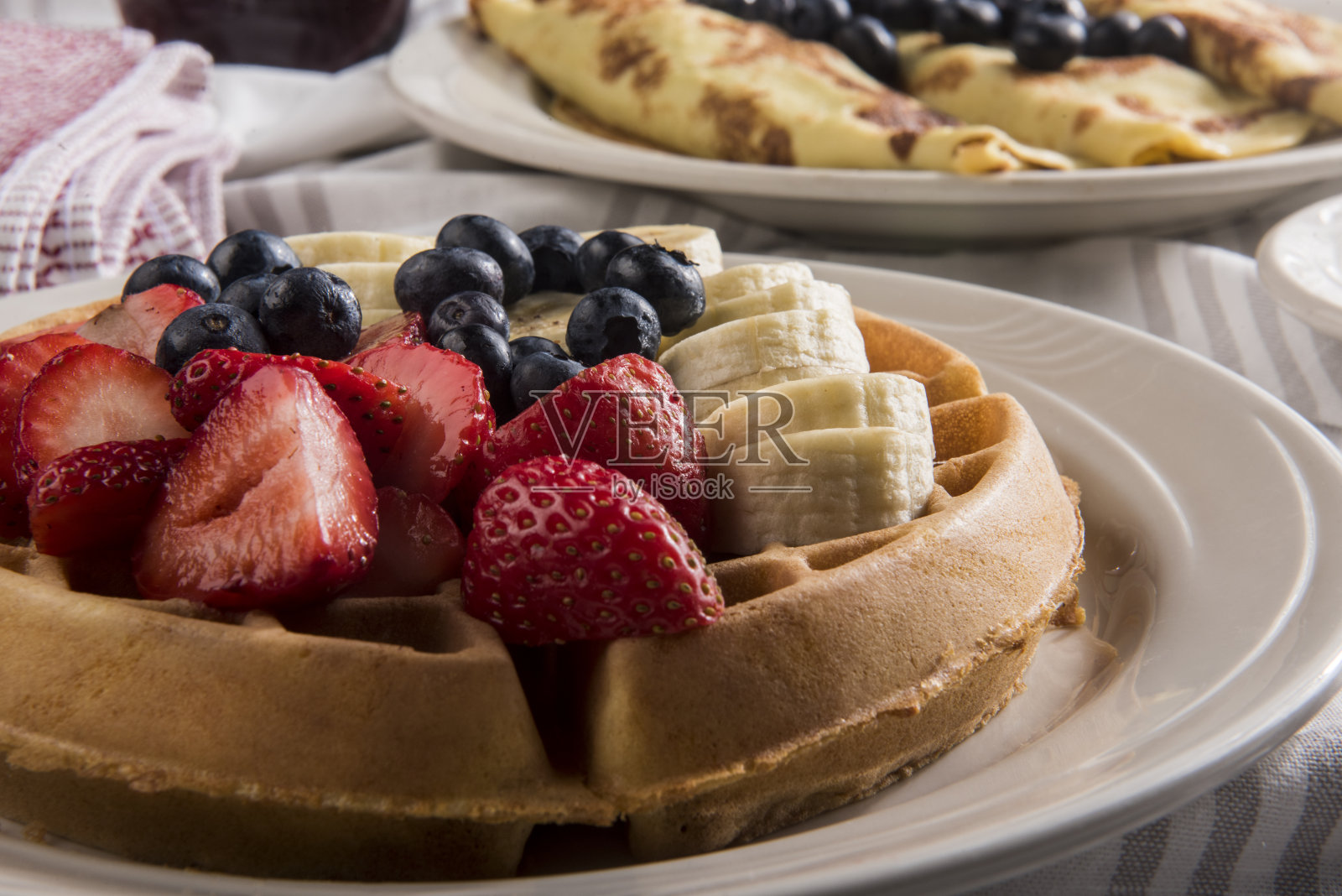 甜浆果比利时华夫饼(点击查看更多)照片摄影图片