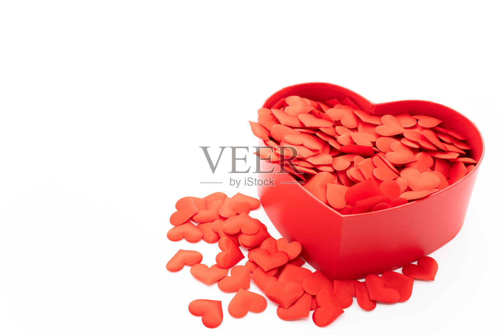 心形礼盒里装了好多颗心照片摄影图片