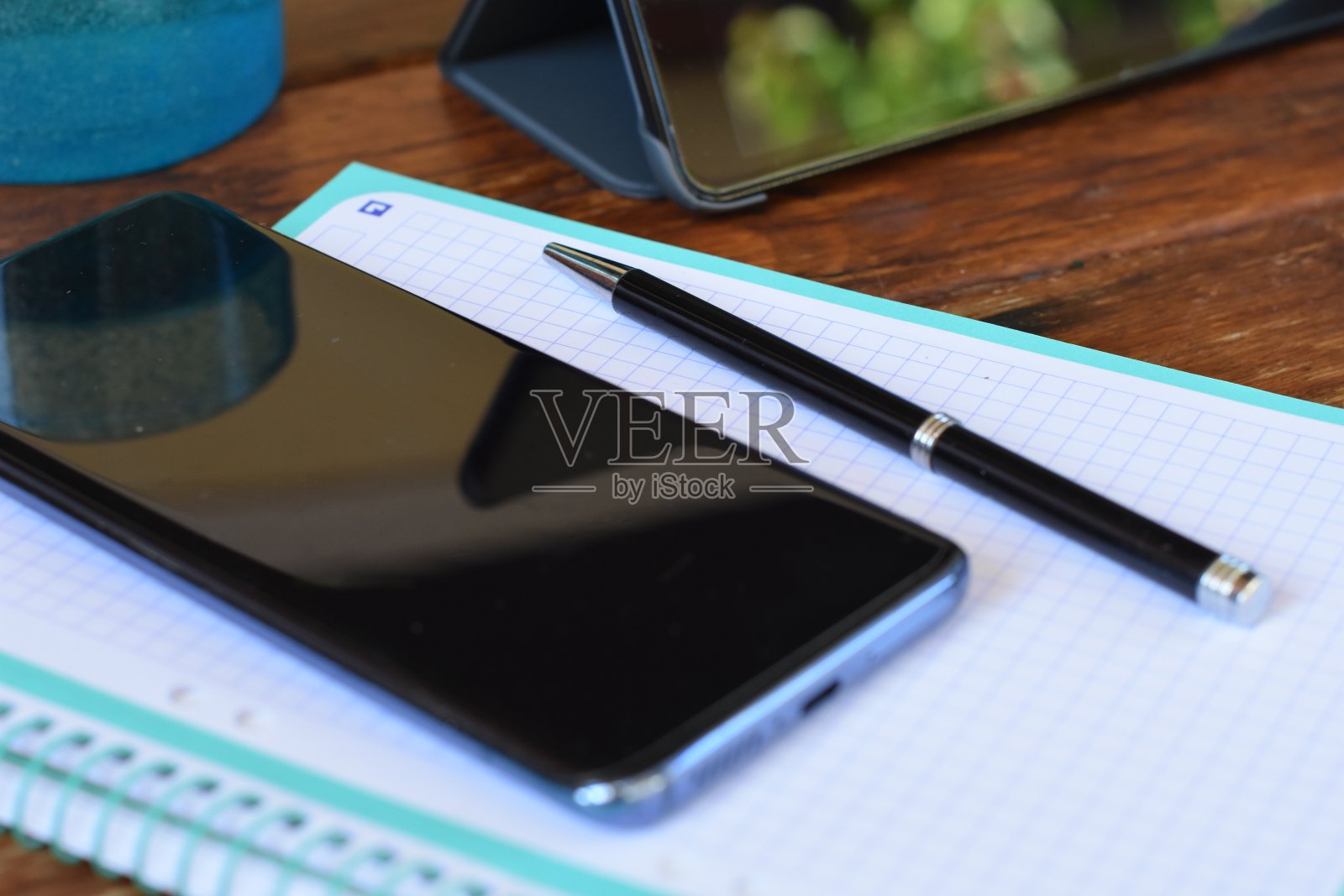 室外远程办公的桌子照片摄影图片