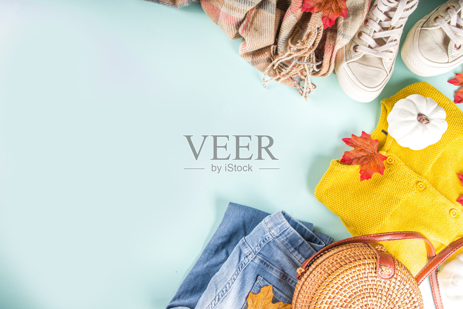 秋天的衣服集照片摄影图片