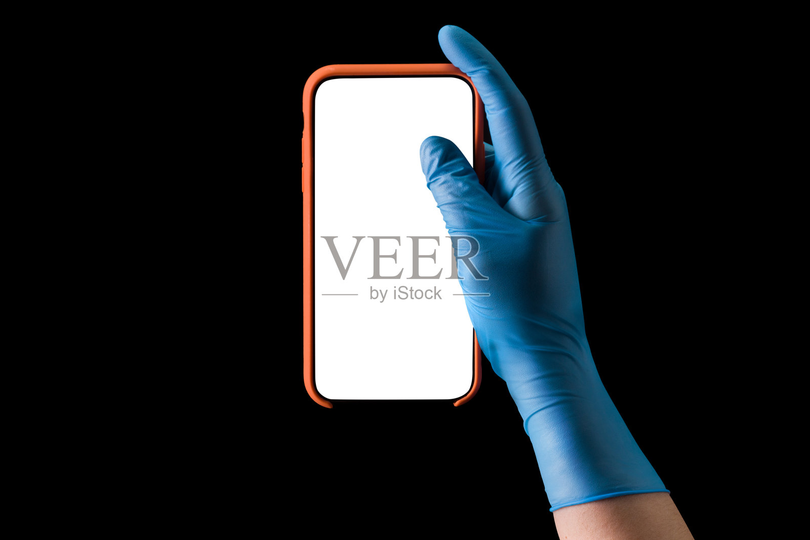 医生的手在医用手套拿着手机孤立在黑色照片摄影图片