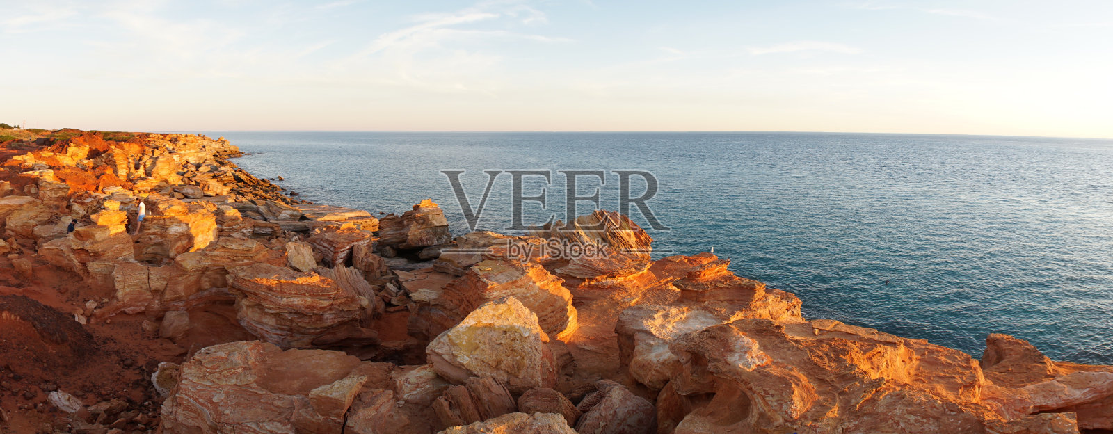 西澳大利亚布鲁姆附近的凯布尔海滩上的日落。照片摄影图片