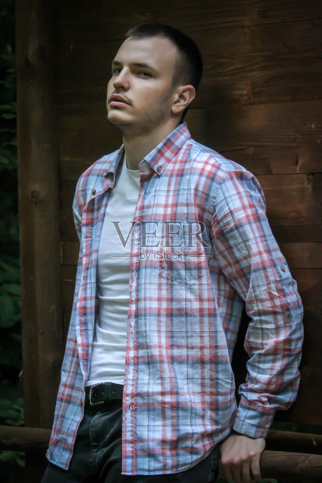 年轻人模型照片摄影图片