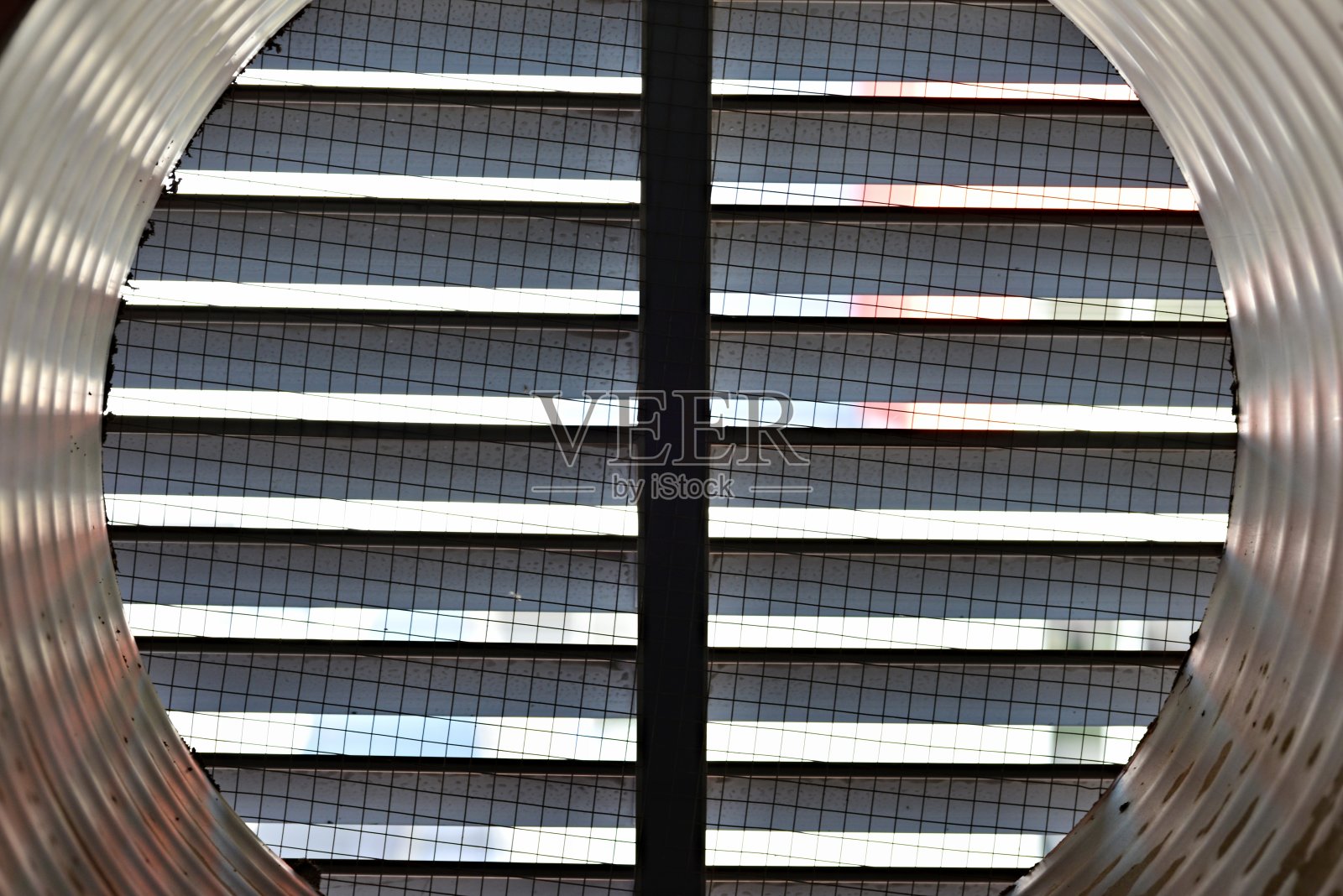 通风井的末端视图。照片摄影图片