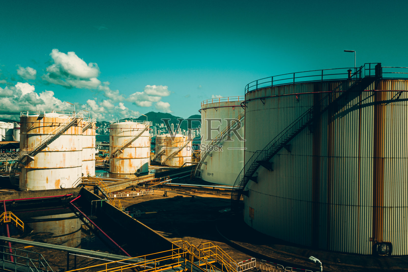 鸟瞰图油气终端储罐照片摄影图片