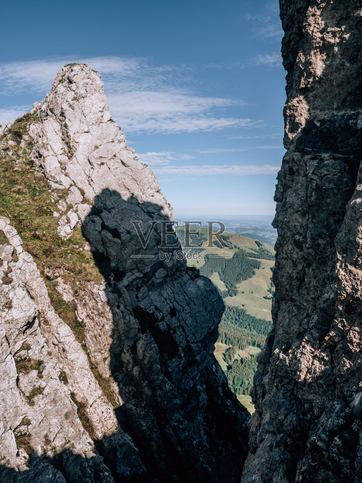 阿彭策尔的山峰，阳光明媚照片摄影图片