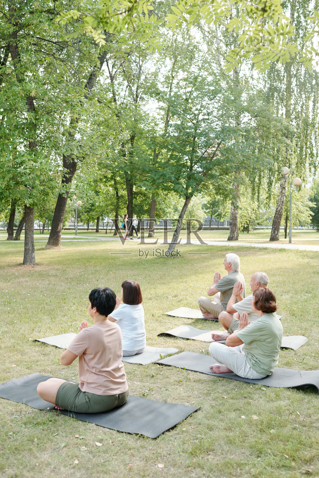 专注于冥想照片摄影图片