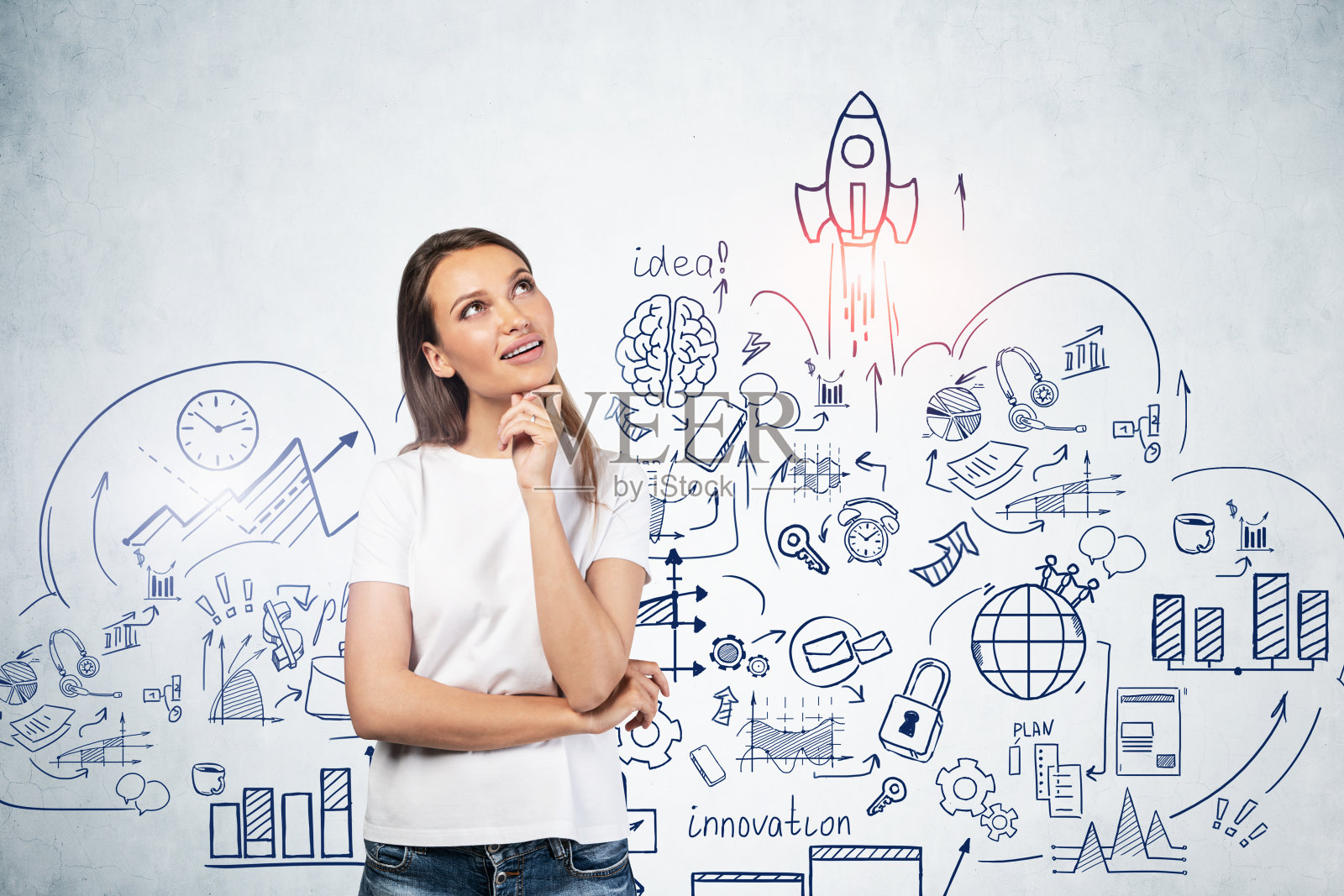 开朗体贴的女人，创业蓝图照片摄影图片