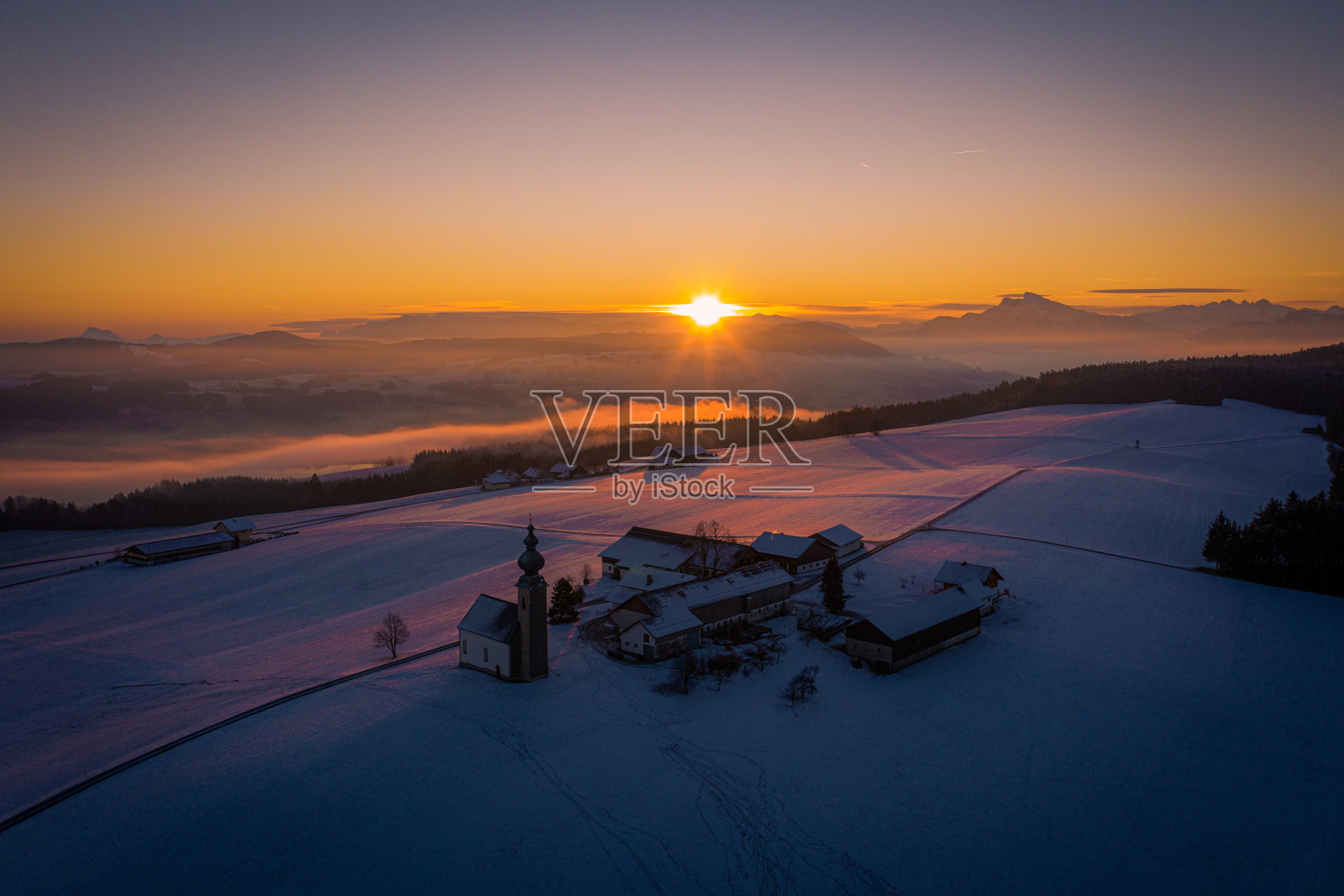 无人机拍摄的照片摄影图片
