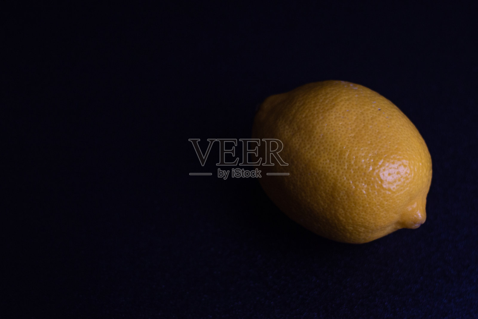 柠檬，健康食品，黑色背景照片摄影图片