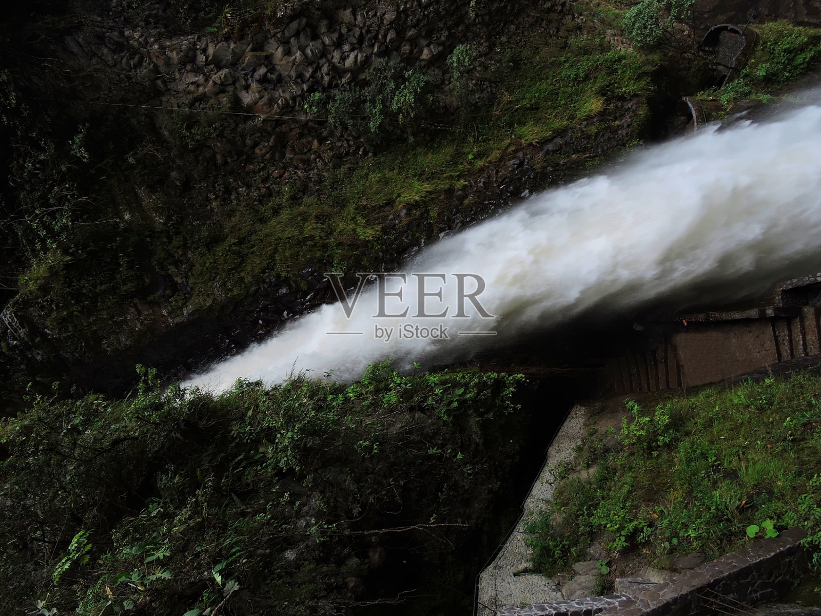 亚马逊雨林的瀑布照片摄影图片