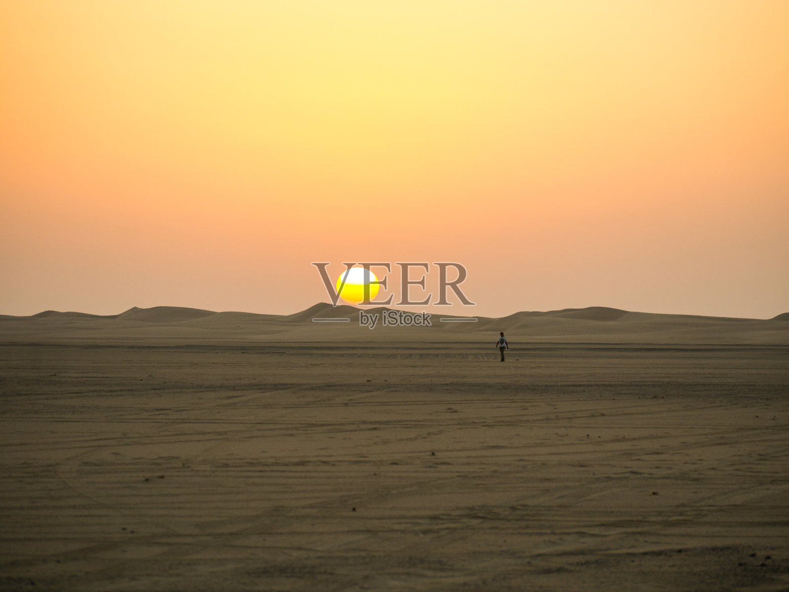 沙特阿拉伯沙漠地区空旷地带景观照片摄影图片