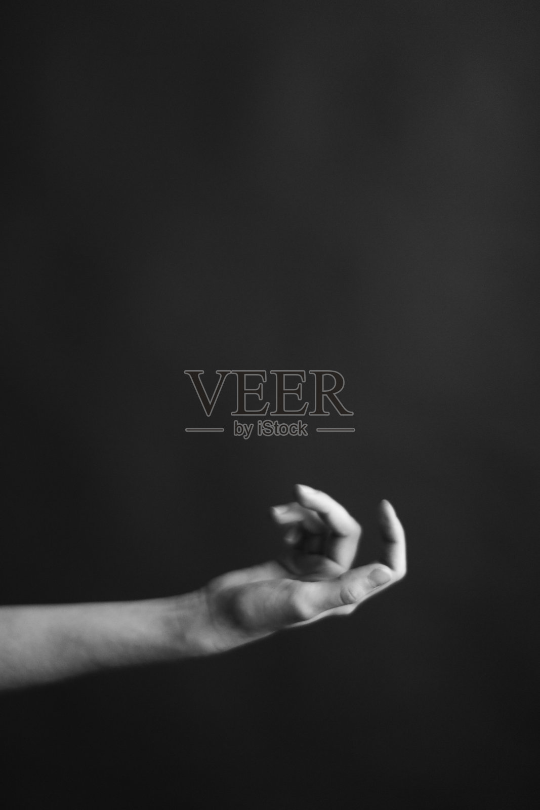 美丽女孩身体细节，时尚艺术，真实黑白照片拍摄照片摄影图片