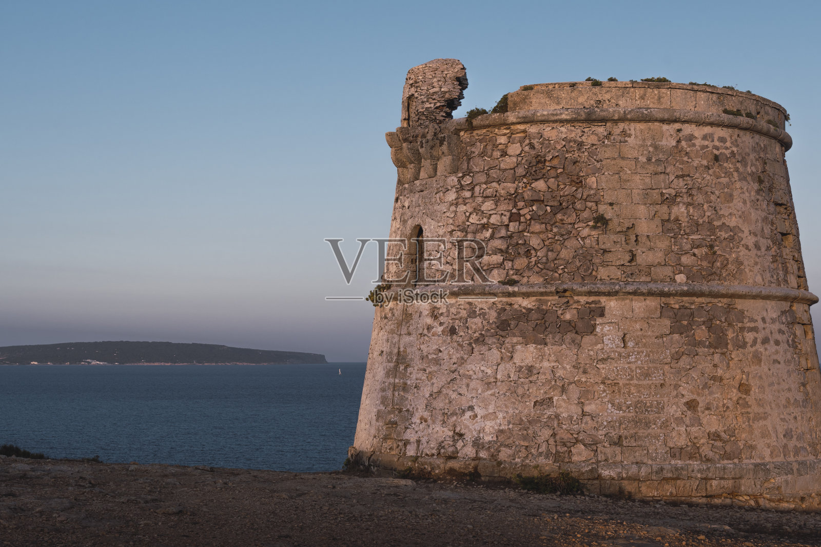 远处的野蛮人照片摄影图片
