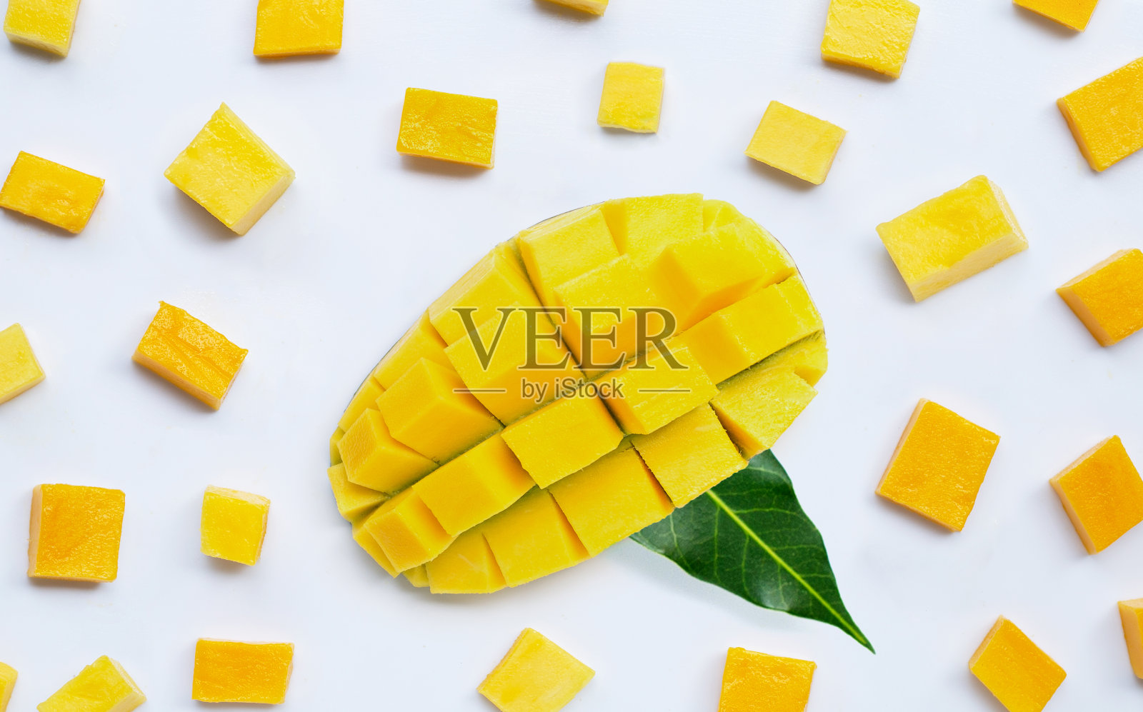 热带水果，白色背景的芒果。照片摄影图片