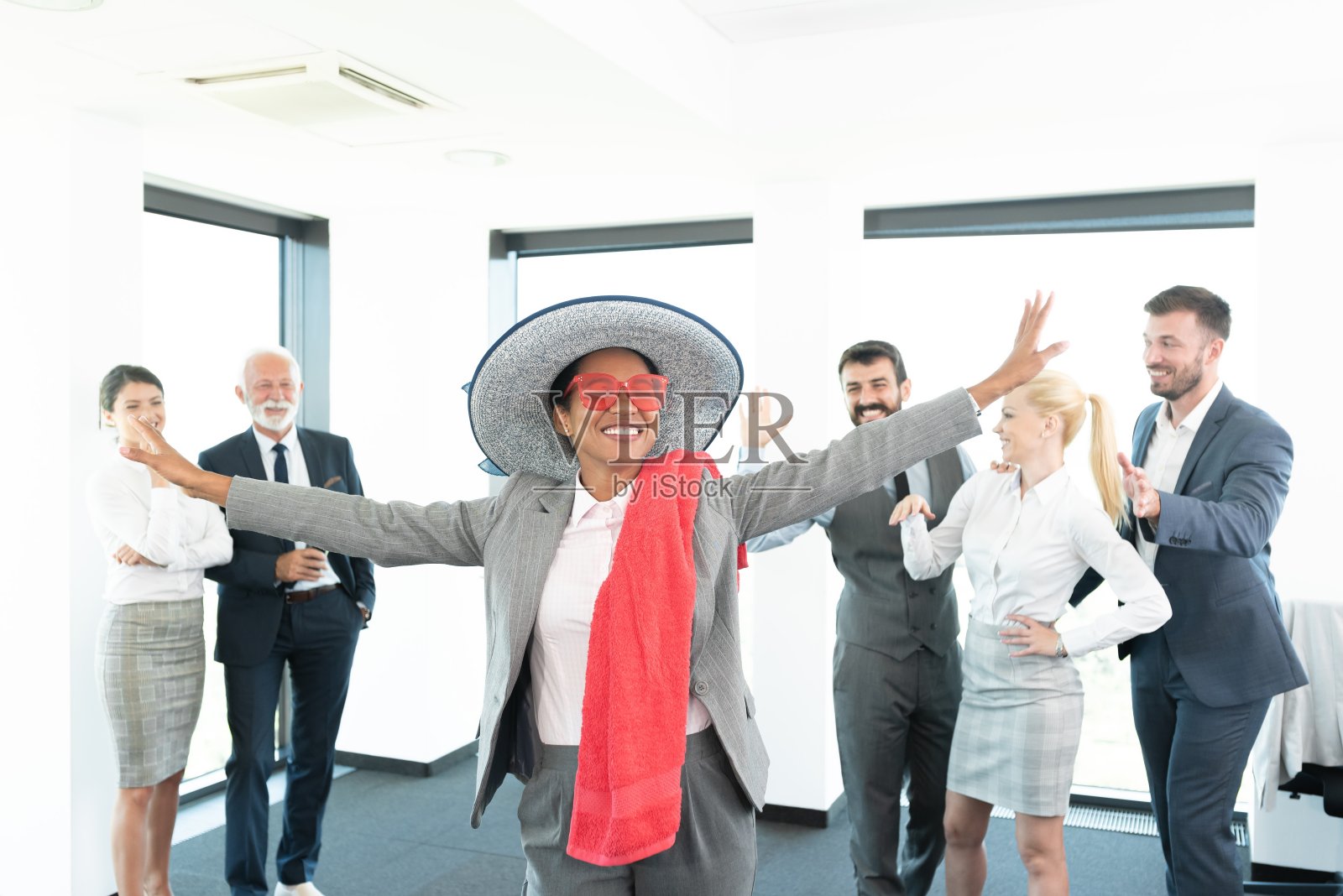 工作上的同事正在享受出差度假照片摄影图片