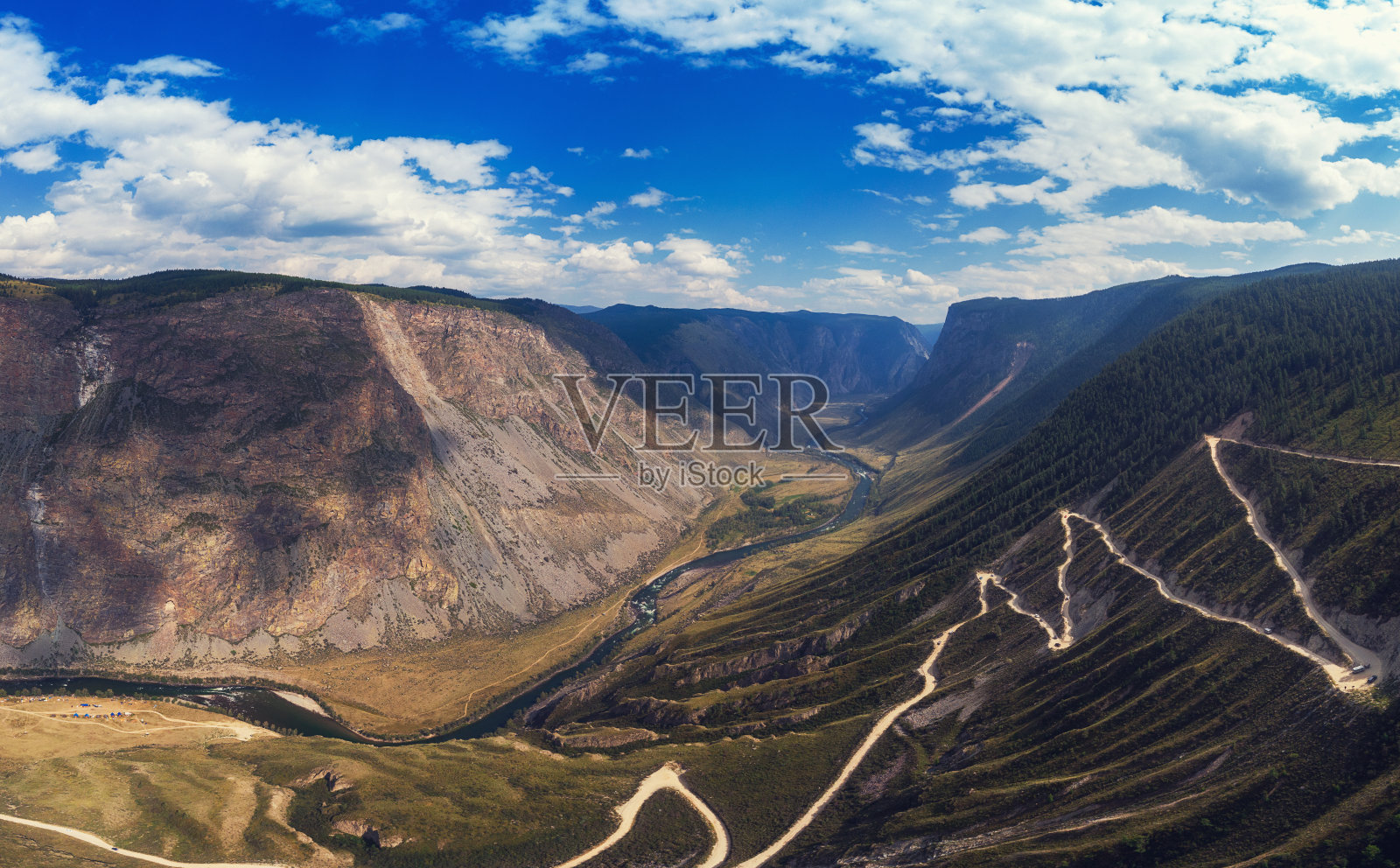 阿尔泰山路通行证照片摄影图片
