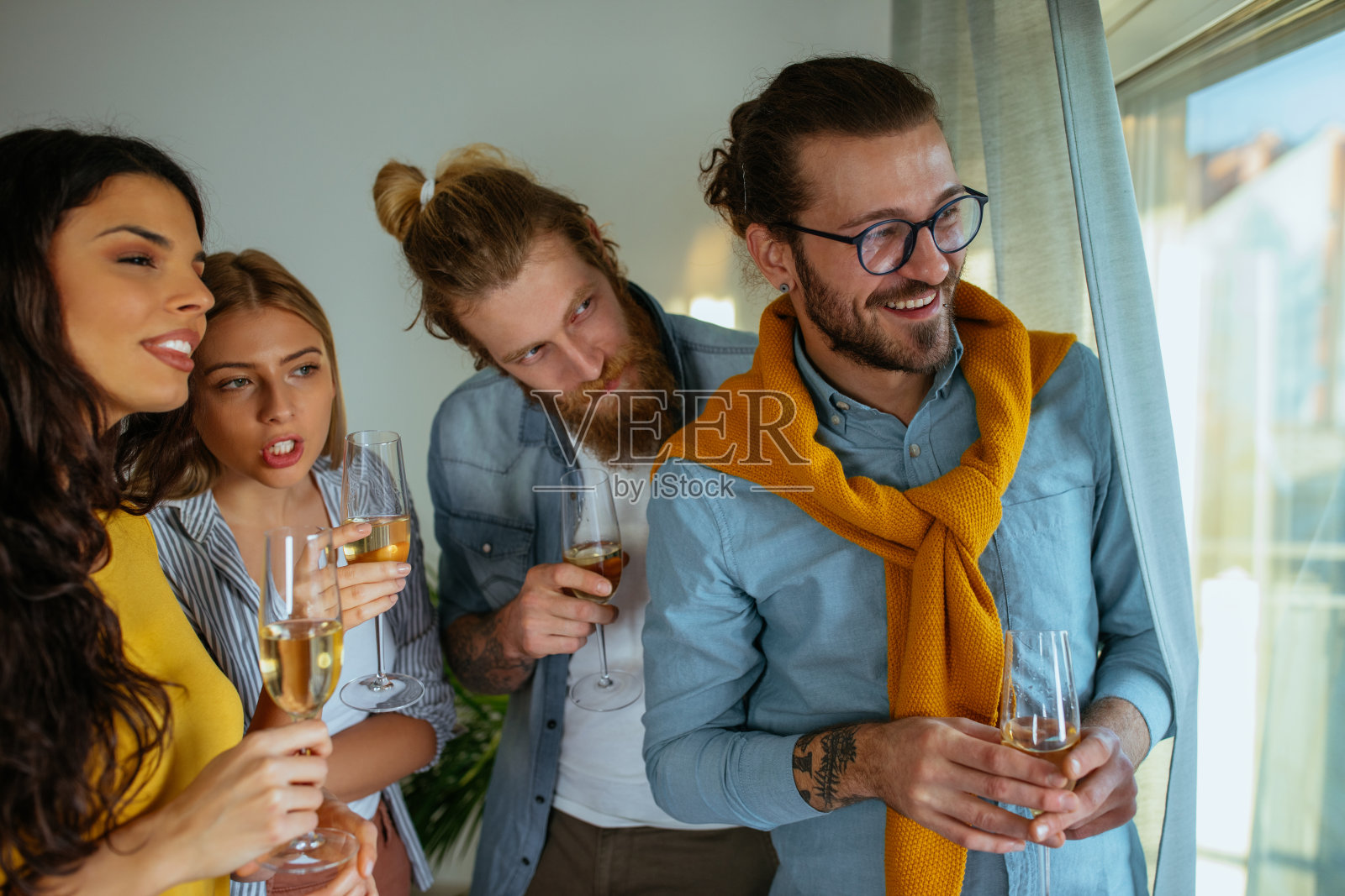 外面有什么有趣的?照片摄影图片