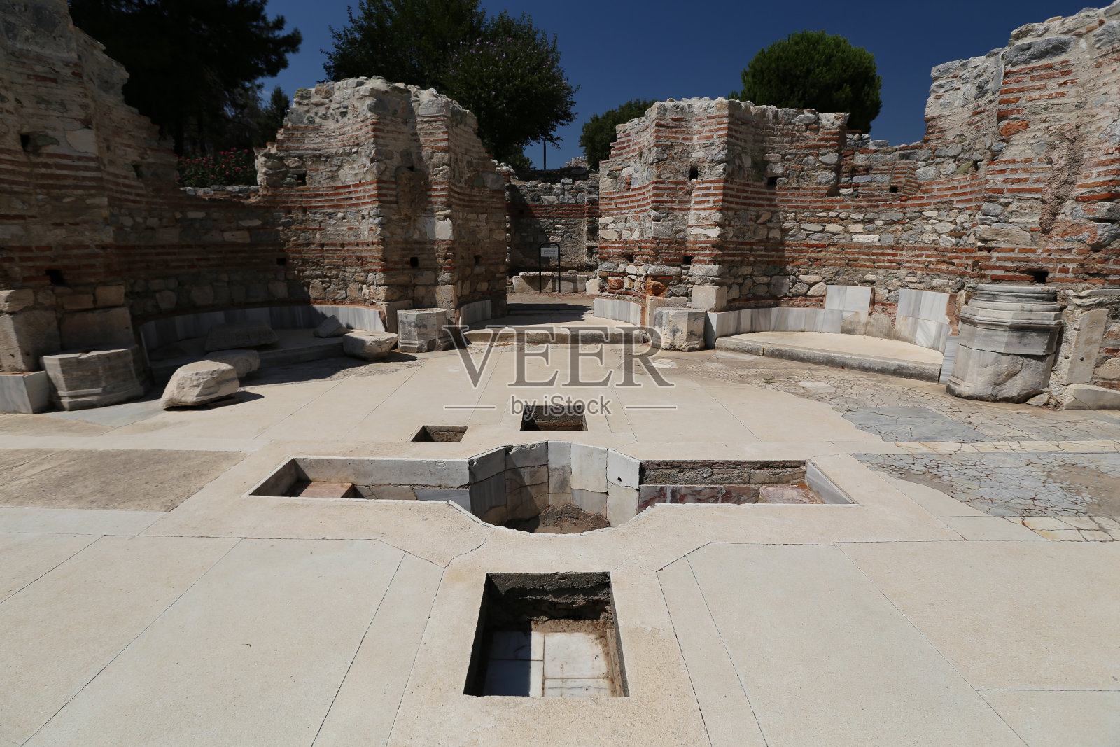 土耳其伊兹密尔市塞尔丘克镇圣约翰大教堂洗礼堂照片摄影图片