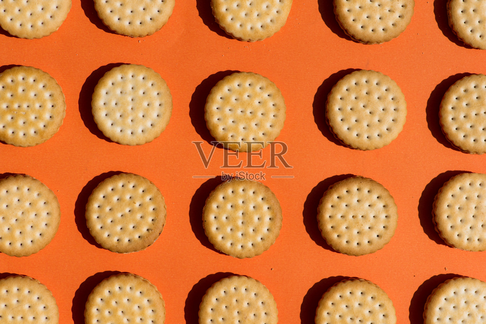 饼干粉彩纹理图案橙色背景平铺顶视图照片摄影图片