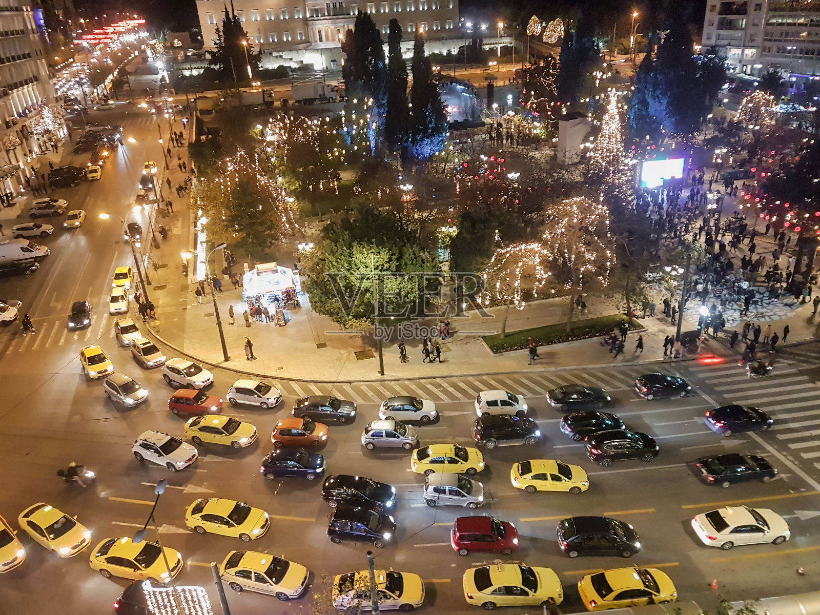 从宪法俯瞰雅典。希腊的圣诞节。照片摄影图片