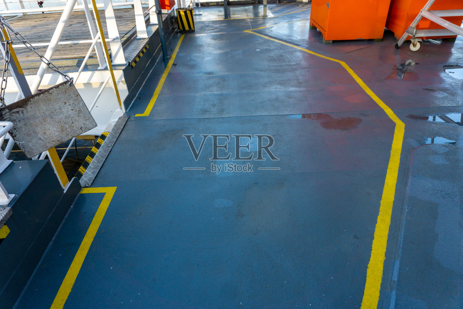 船舶安全通道。照片摄影图片