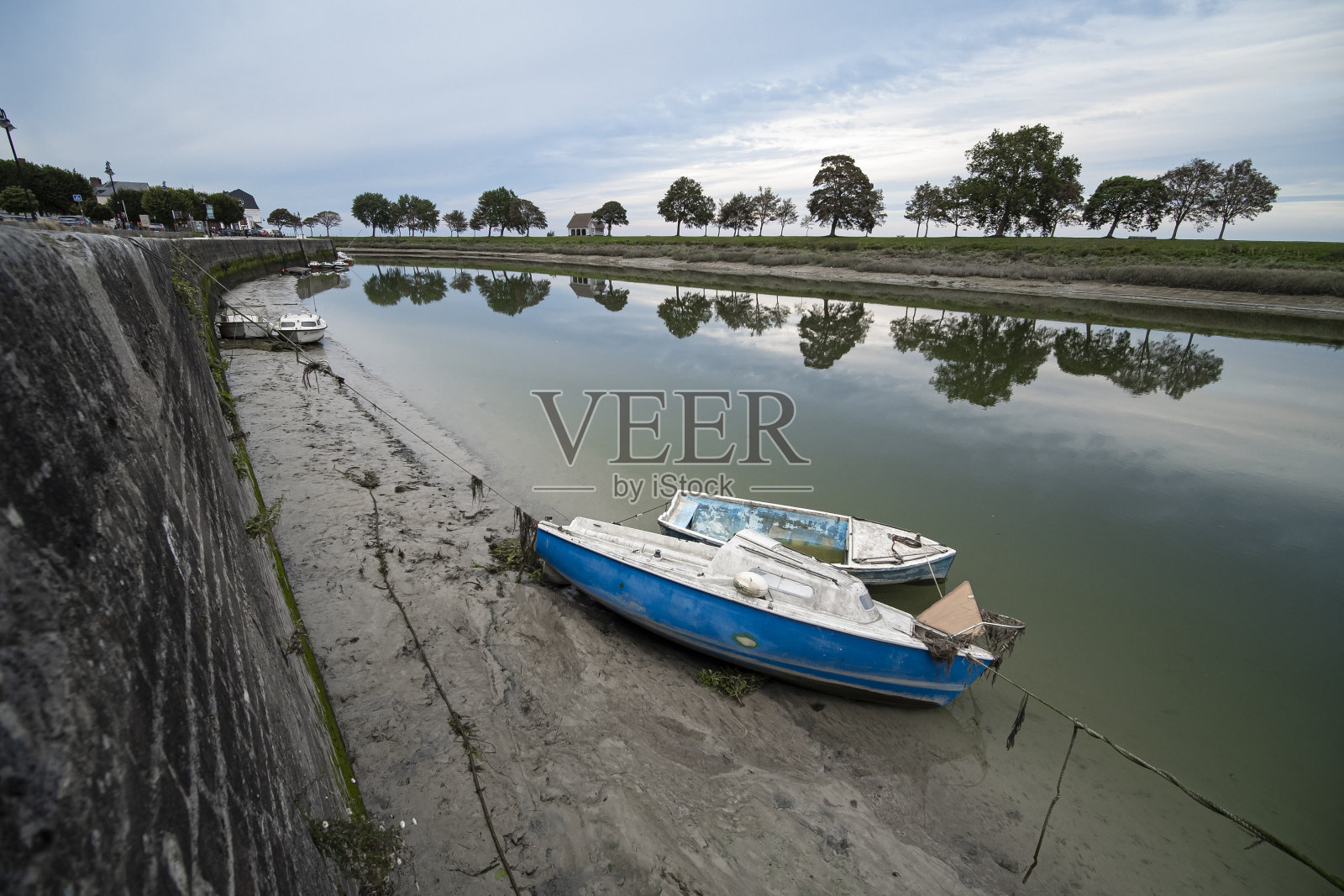 法国索姆湾的小渔船照片摄影图片