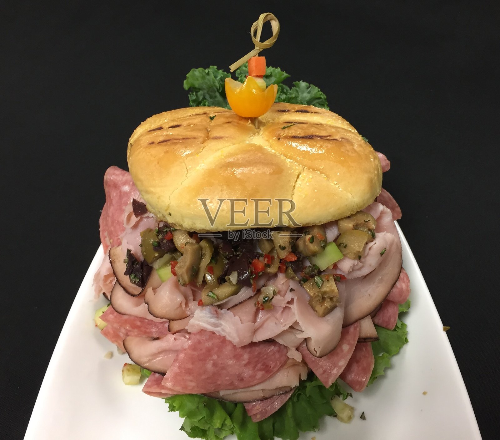 法式四分之一缪法莱塔三明治照片摄影图片