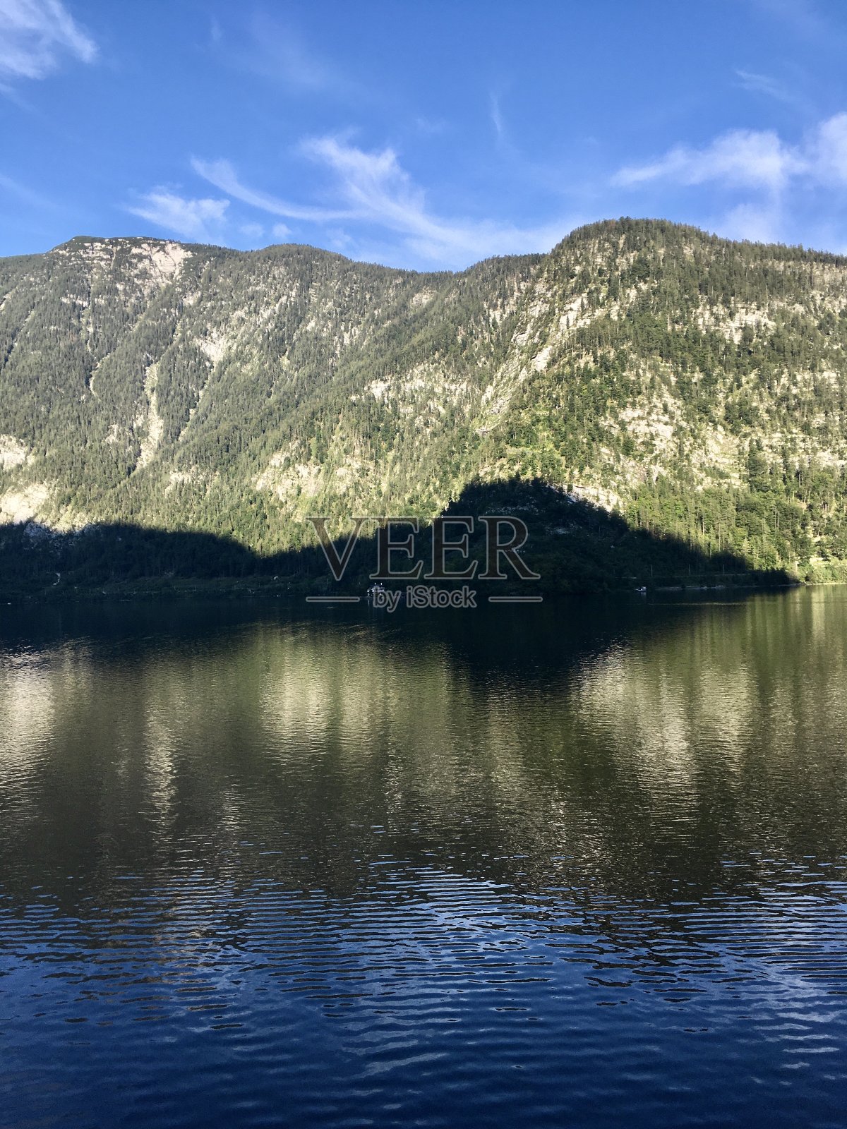 奥地利哈尔斯塔特市周围的自然景观照片摄影图片