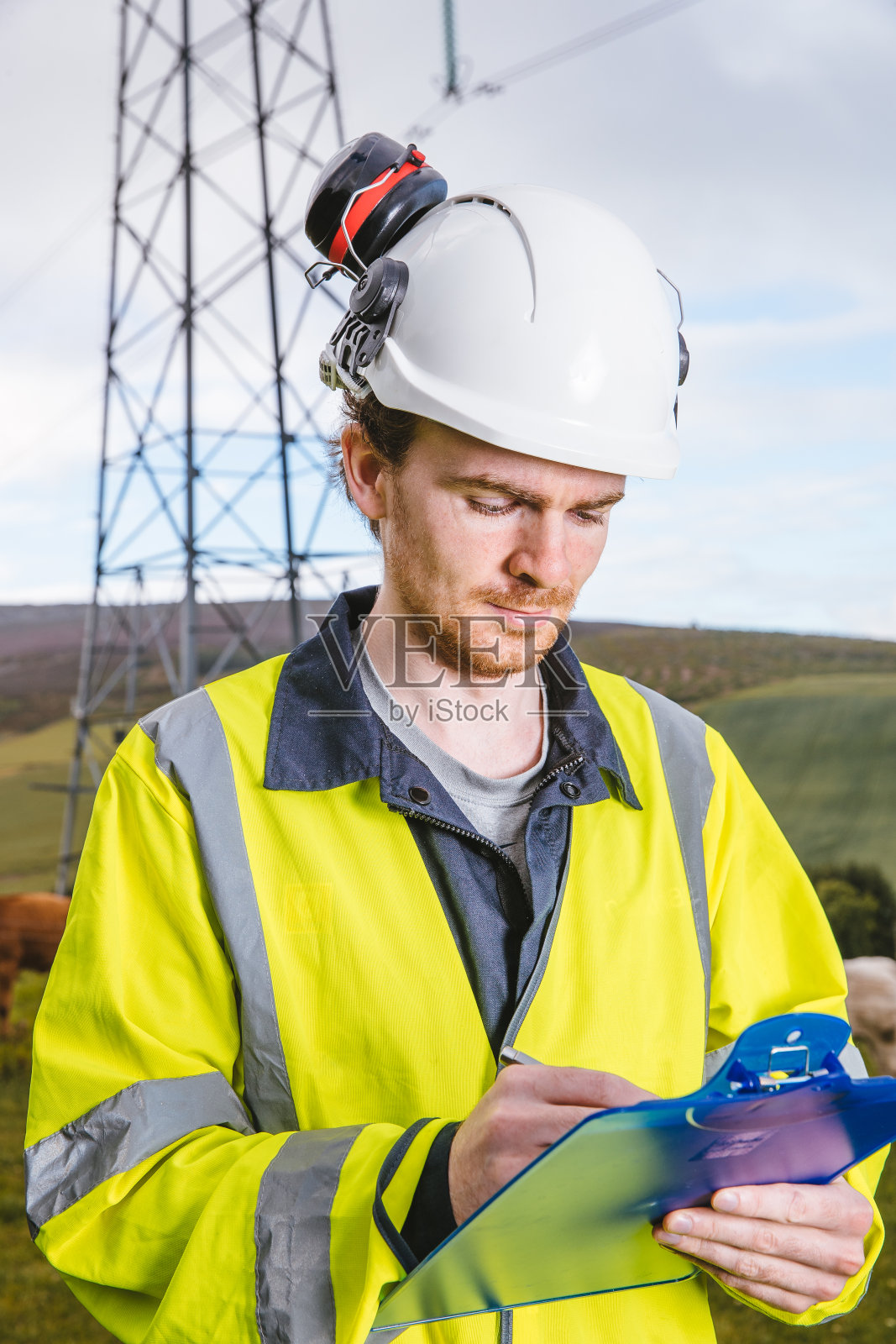 现场电力系统工程师照片摄影图片