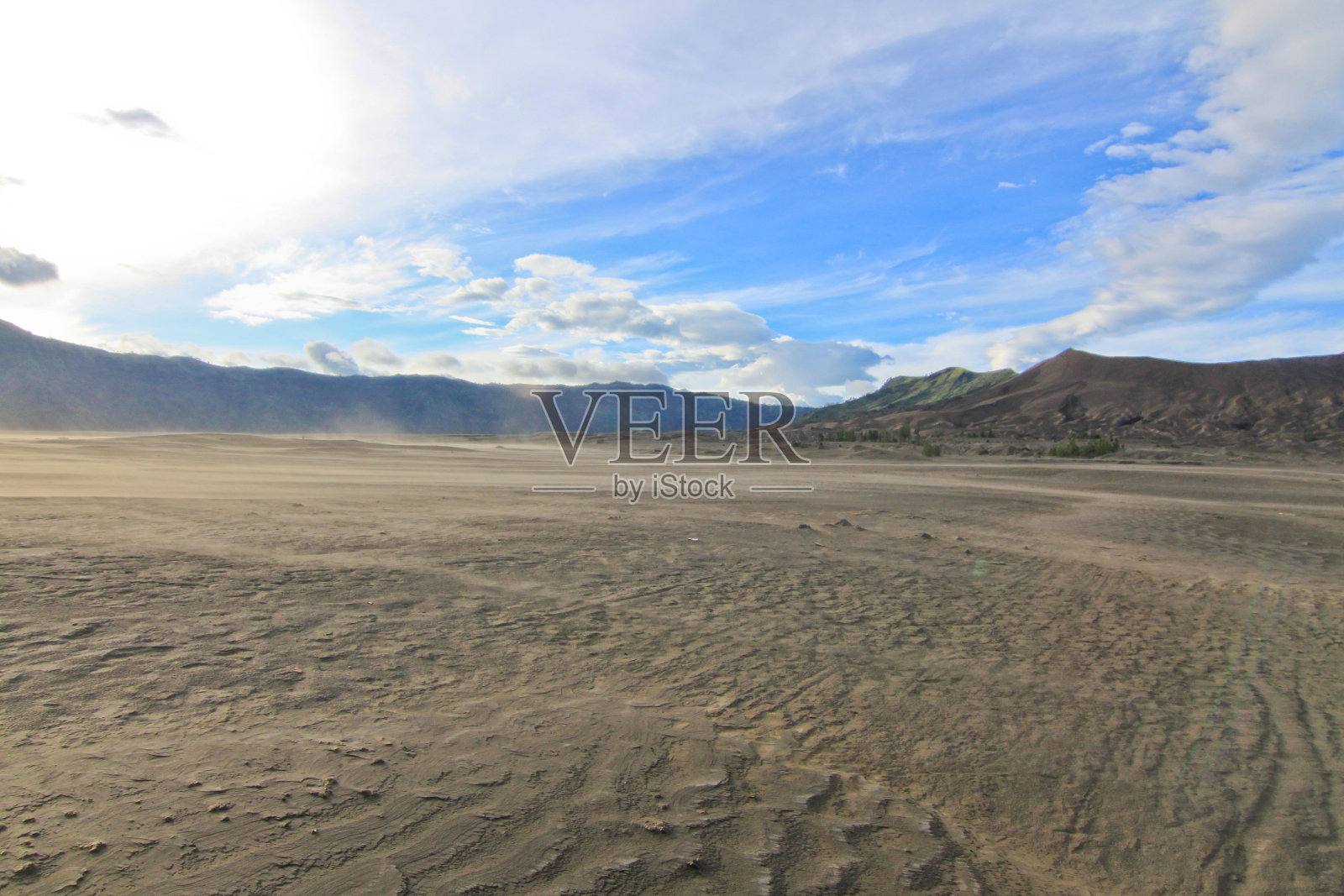 印度尼西亚爪哇岛腾格里塞缪国家公园的沙漠景观照片摄影图片