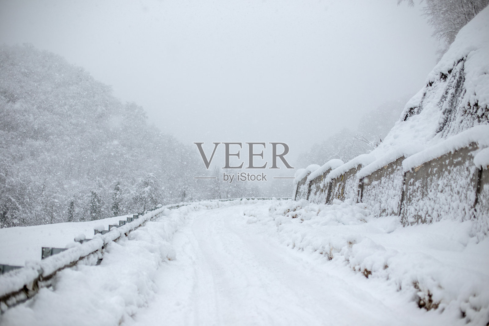 雪路照片摄影图片