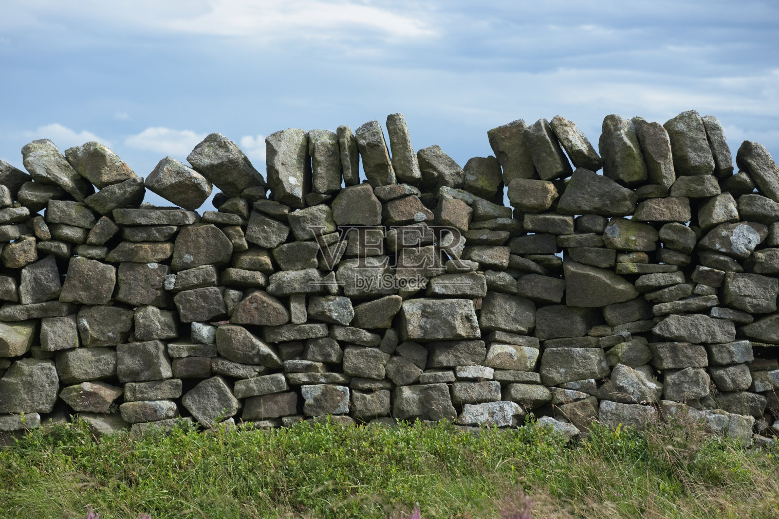 3 -背景纹理中等拍摄的干石墙。照片摄影图片
