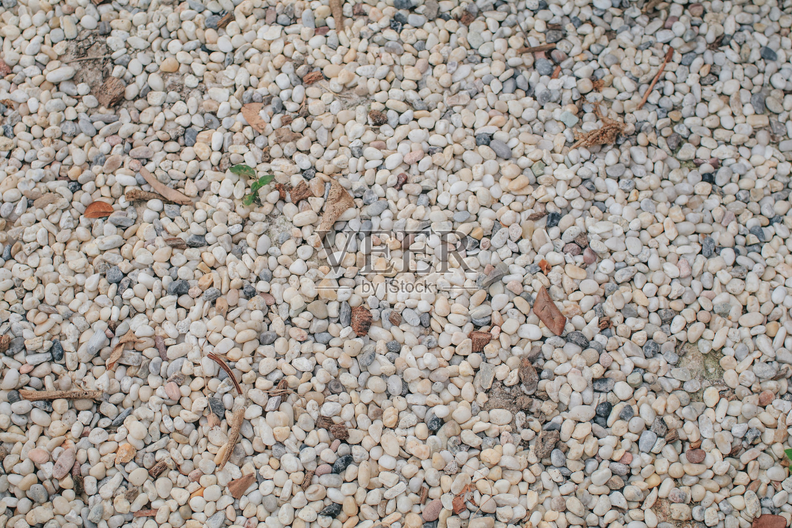 抽象彩色小花岗岩碎石地面纹理背景。灰色毛石建筑石卵石图案。照片摄影图片