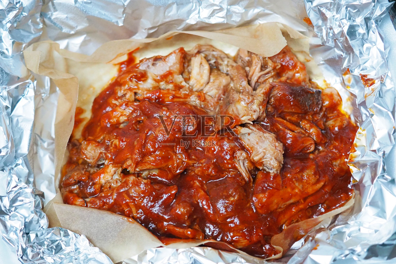 铝箔炖肉，番茄酱炖肉照片摄影图片