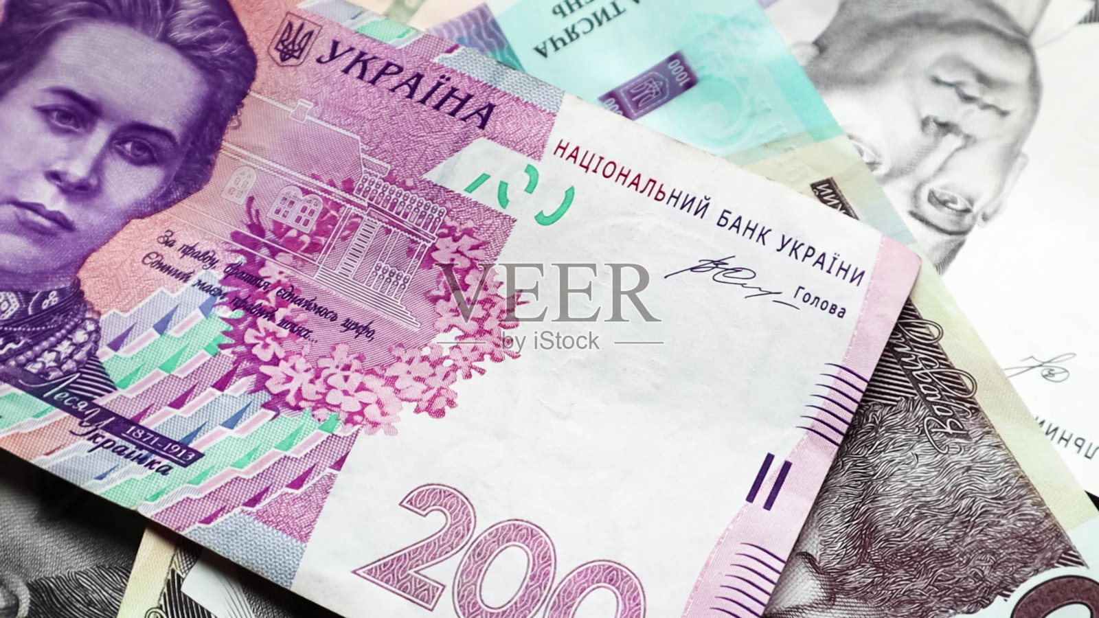 200格里夫尼亚的钞票。乌克兰国家货币。现金纸币关闭背景照片摄影图片