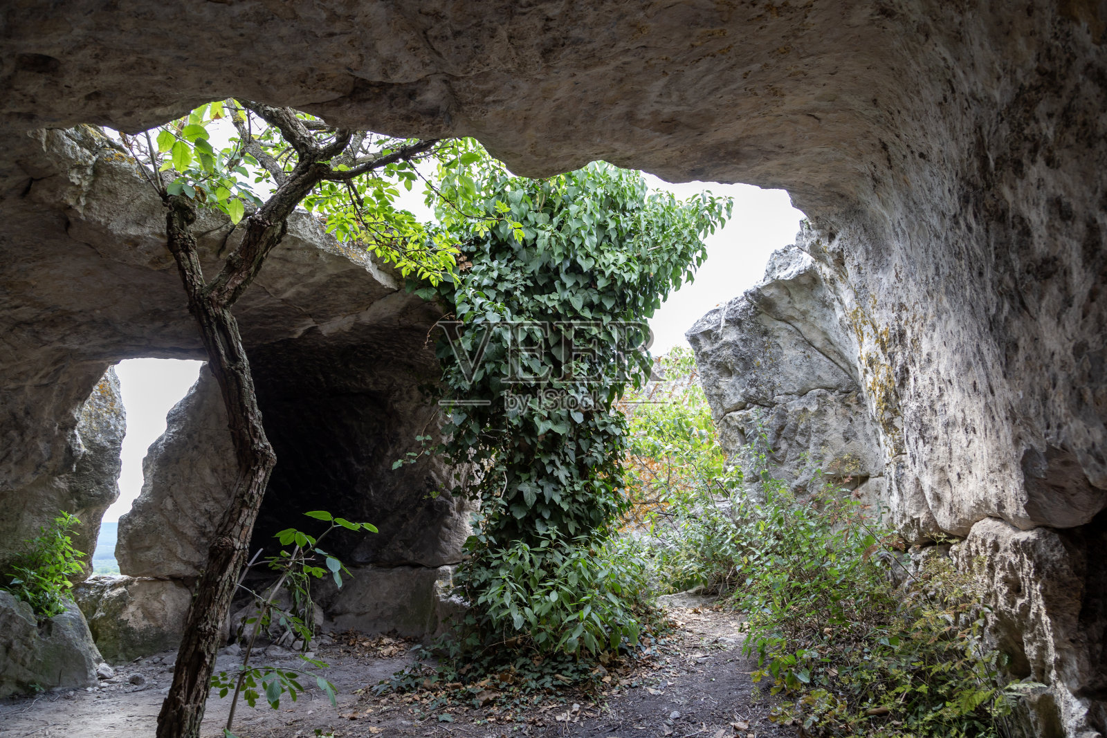 克里米亚的中世纪洞穴城市特佩-科曼照片摄影图片