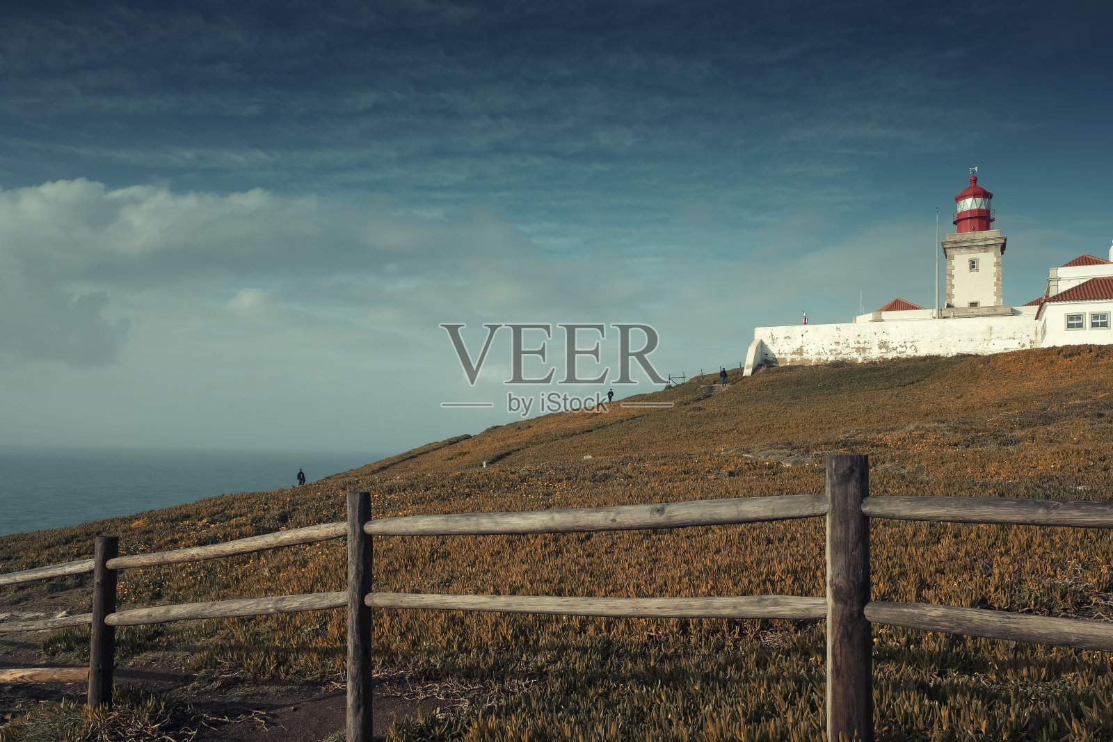 风景:秋日的葡萄牙，在大西洋海岸陡峭的岩石上的罗卡角照片摄影图片