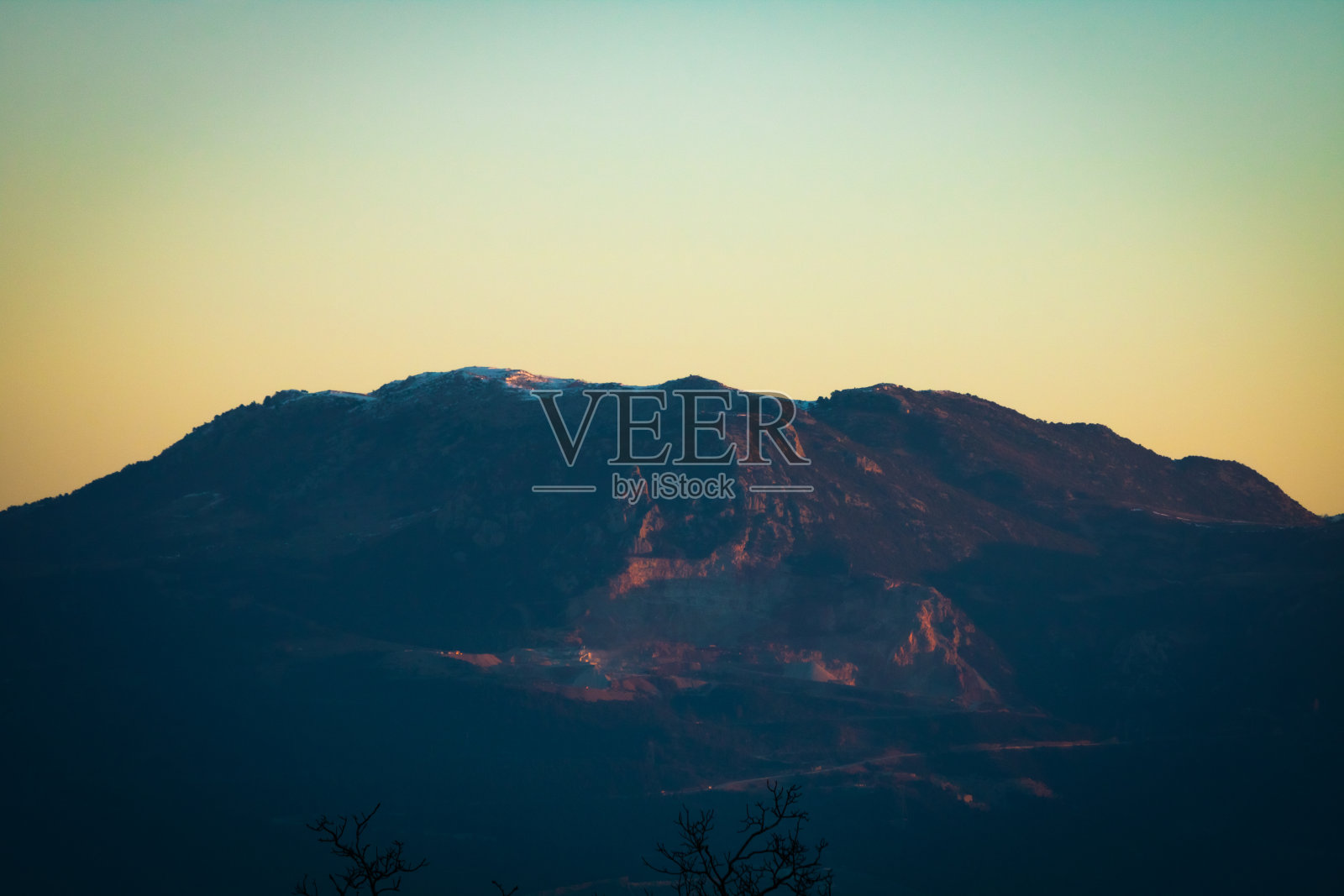 山日出时照片摄影图片